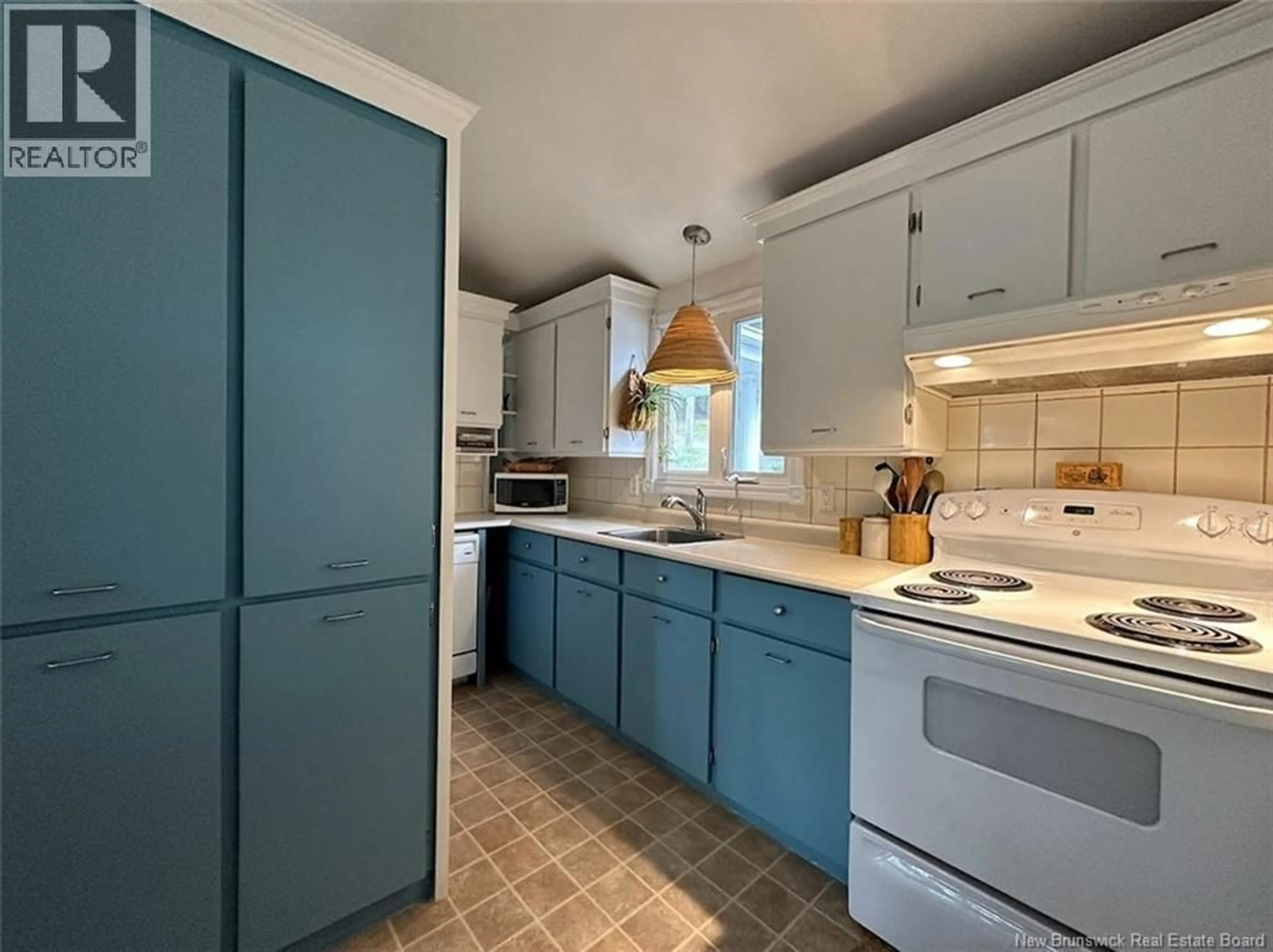 Standard kitchen, ceramic/tile floor for 102 J-GASPARD-BOUCHER AVENUE, Edmundston New Brunswick E3V1P9