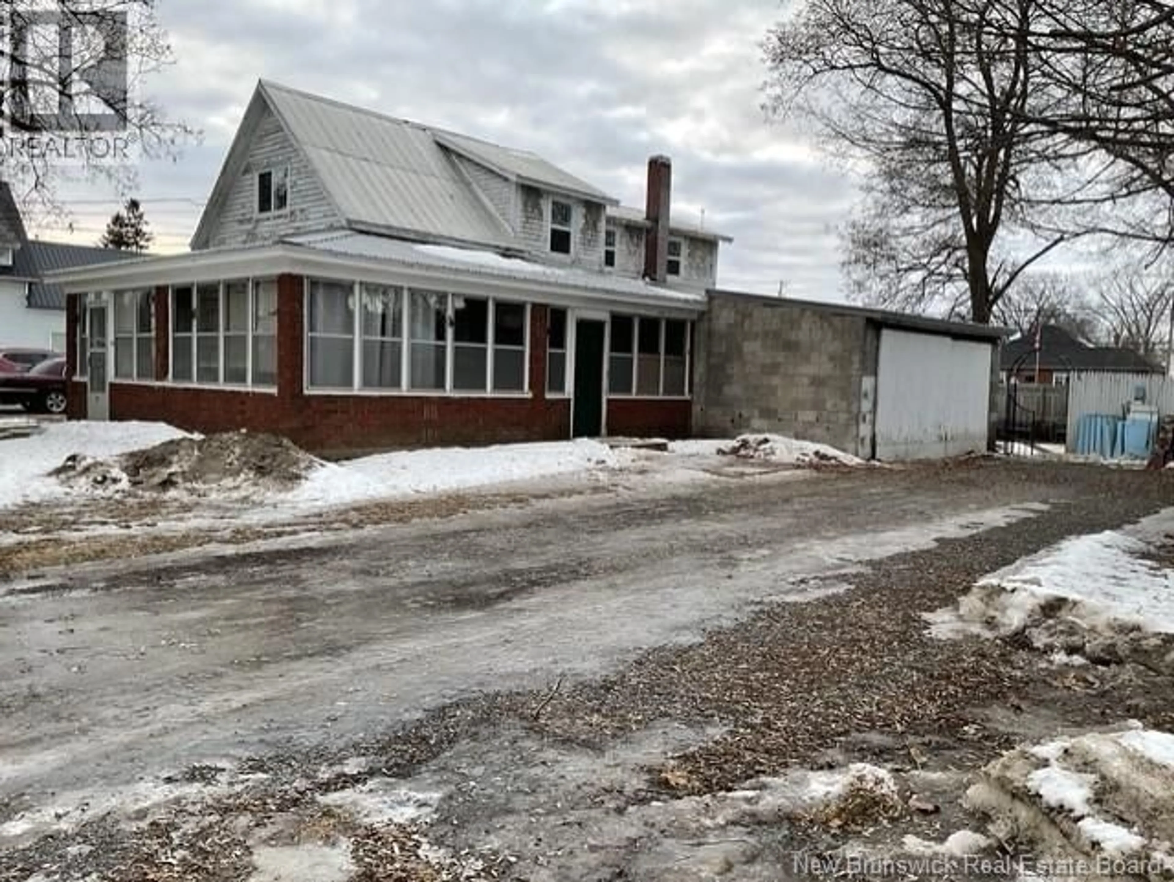 A pic from outside/outdoor area/front of a property/back of a property/a pic from drone, street for 162 UNION STREET, Woodstock New Brunswick E7M2X3