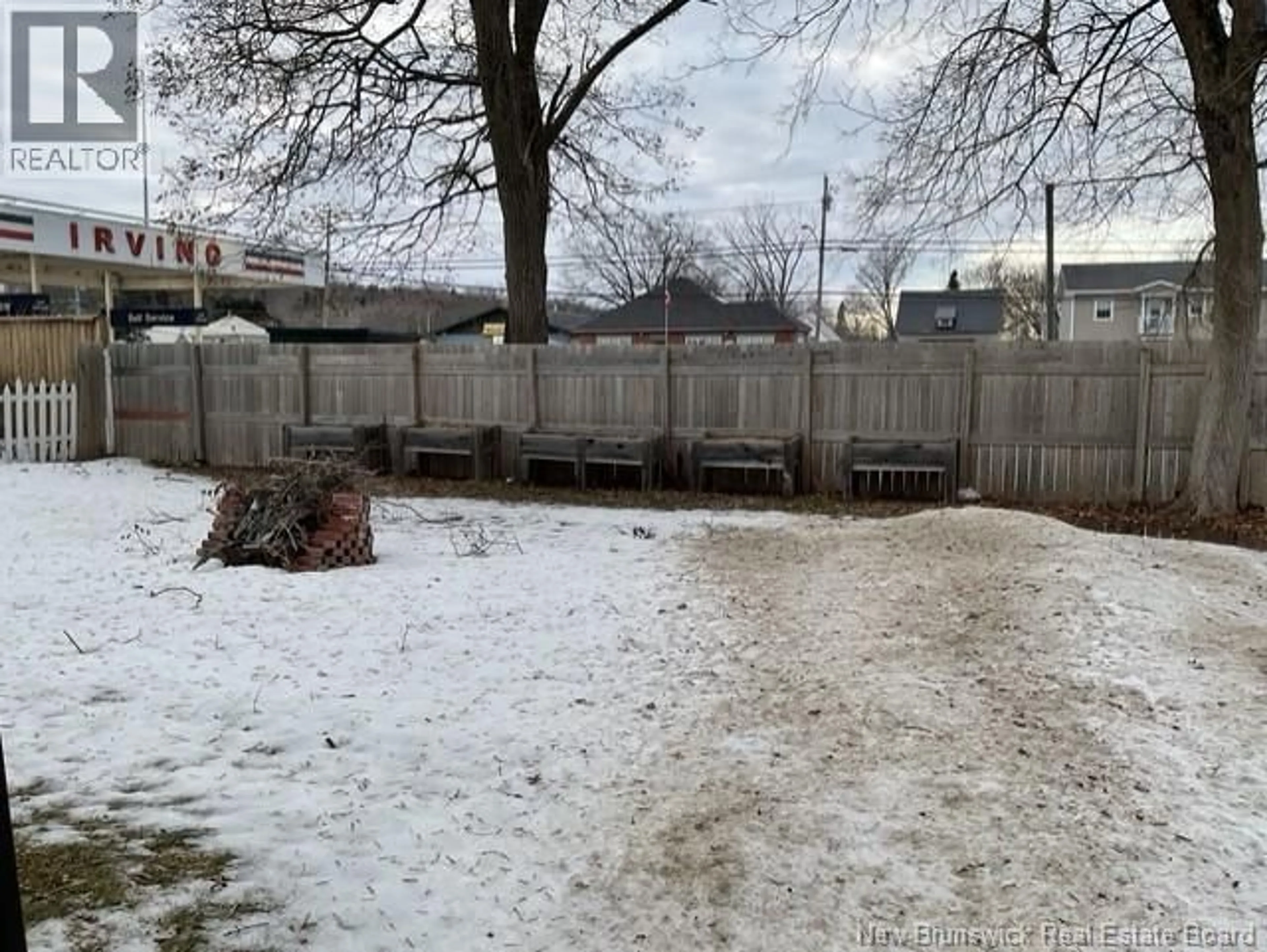 Patio, street for 162 UNION STREET, Woodstock New Brunswick E7M2X3