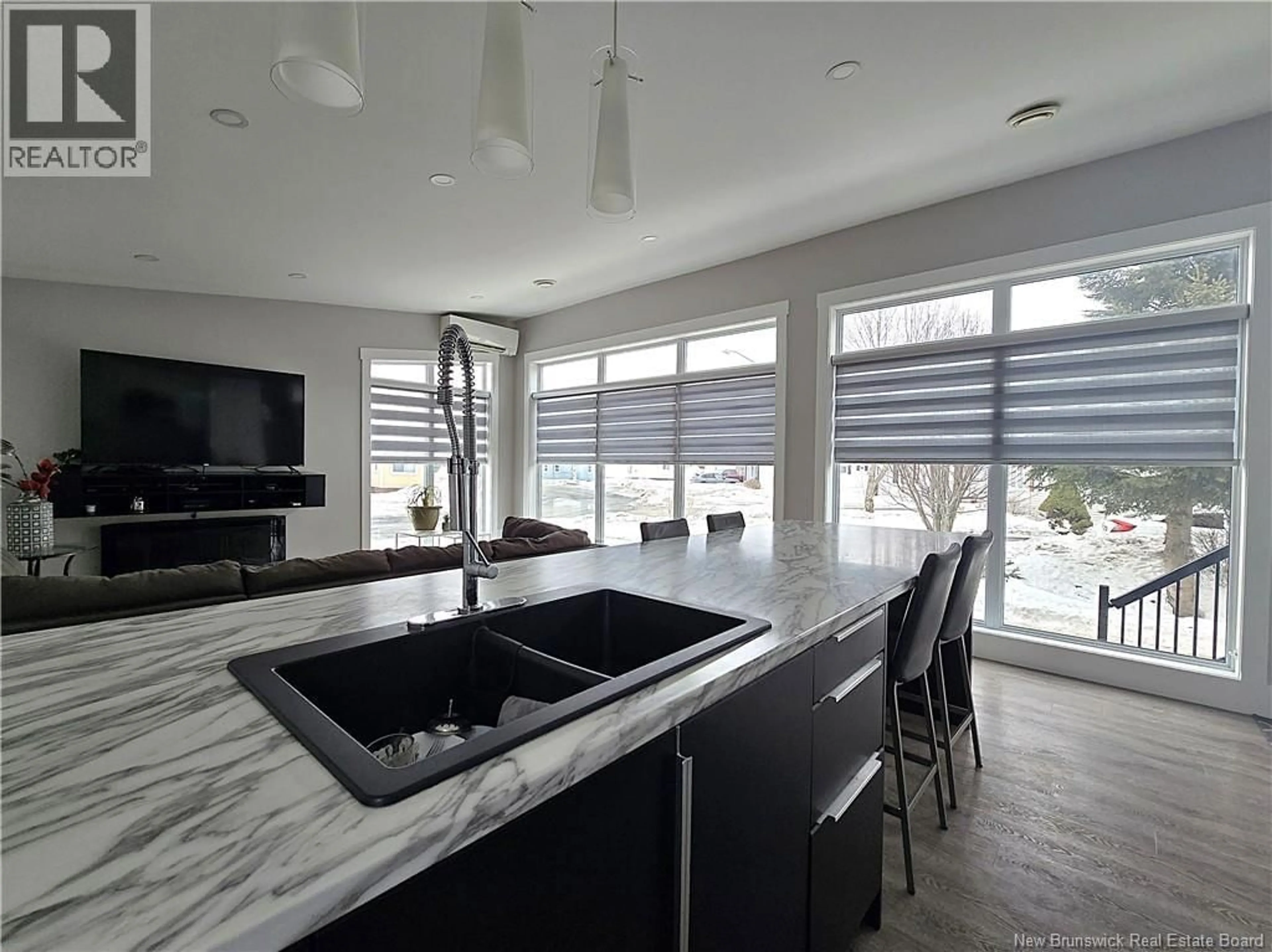 Contemporary kitchen, ceramic/tile floor for 212 2IEME RUE, Shippagan New Brunswick E8S1T8