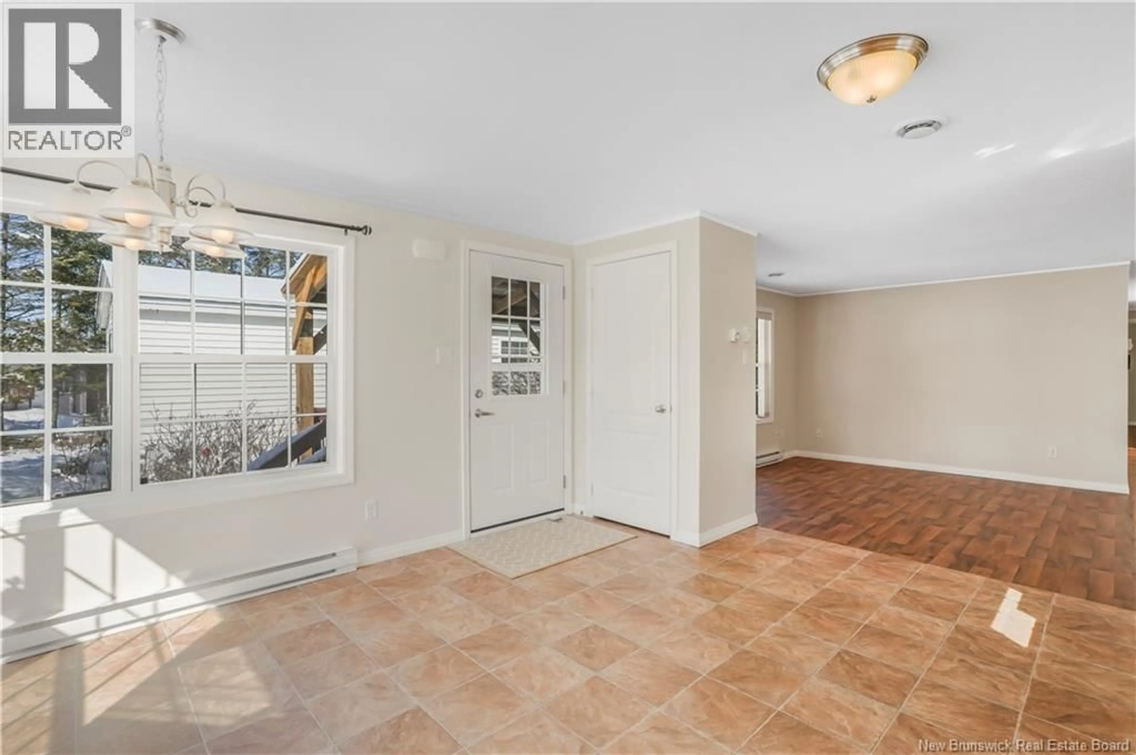 Indoor entryway for 3 NORTHRUP CRESCENT, Lincoln New Brunswick E3B6V1