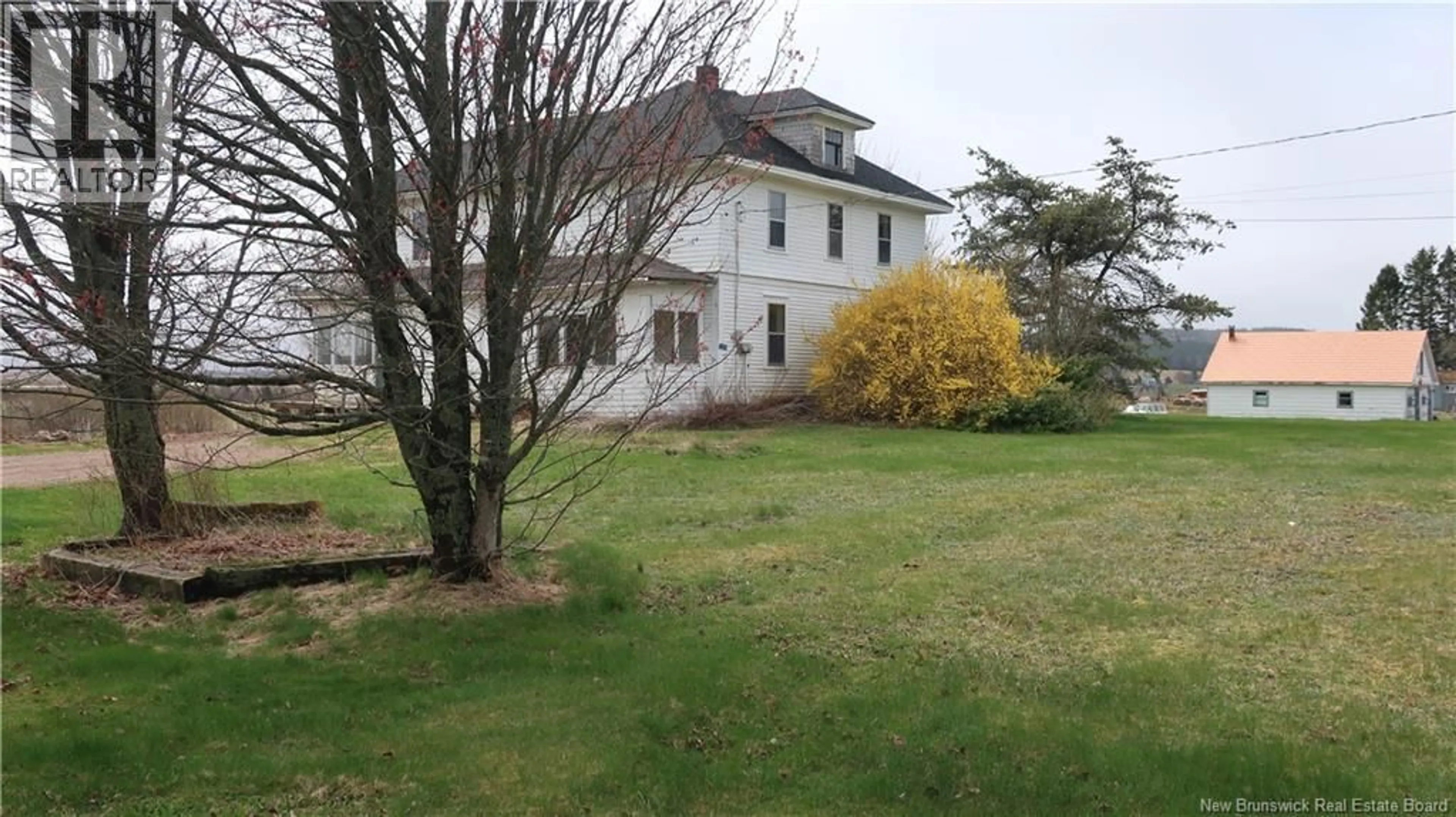 A pic from outside/outdoor area/front of a property/back of a property/a pic from drone, building for 124 QUEENS ROAD, Sackville New Brunswick E4L2B6