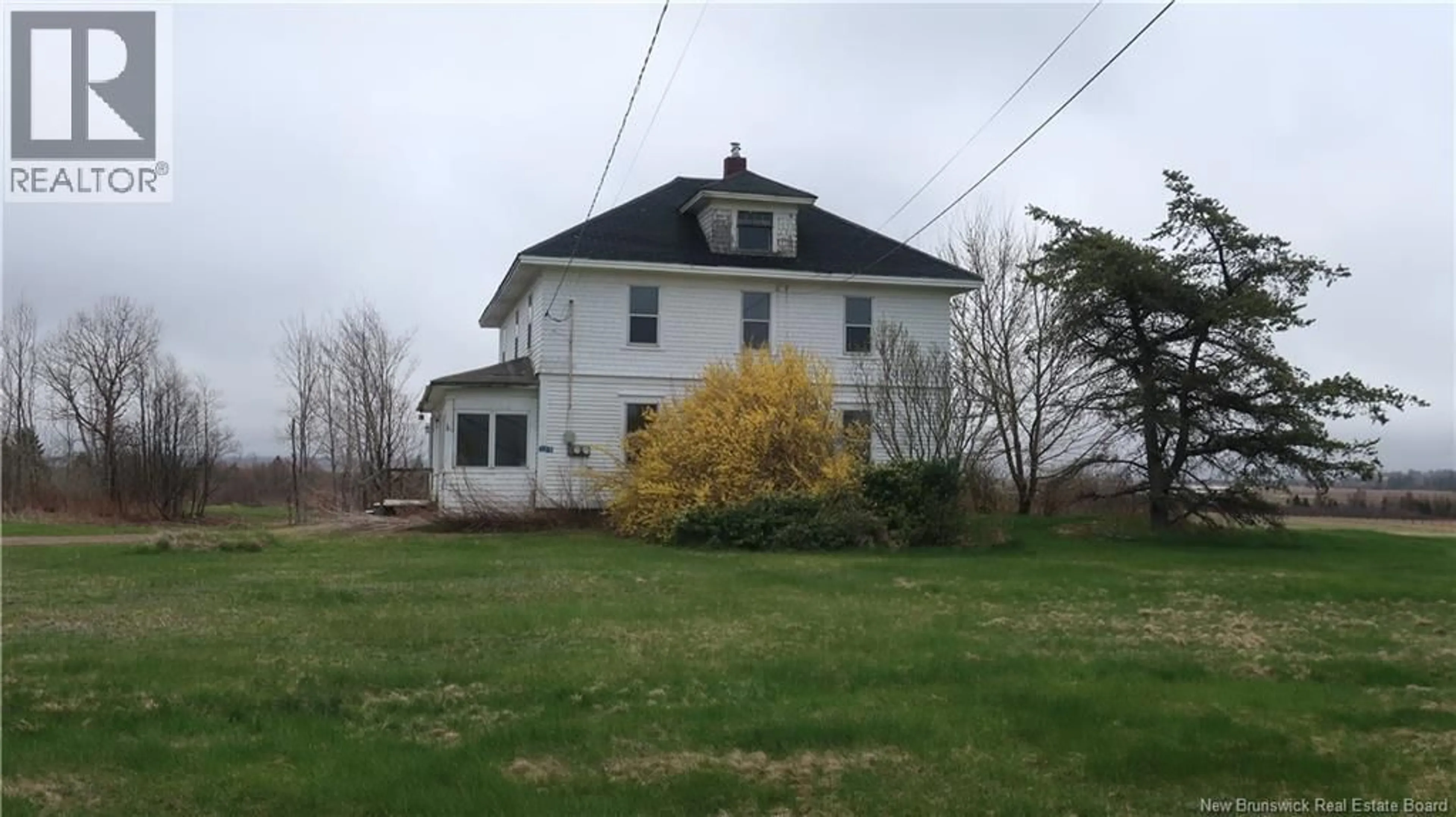 A pic from outside/outdoor area/front of a property/back of a property/a pic from drone, building for 124 QUEENS ROAD, Sackville New Brunswick E4L2B6