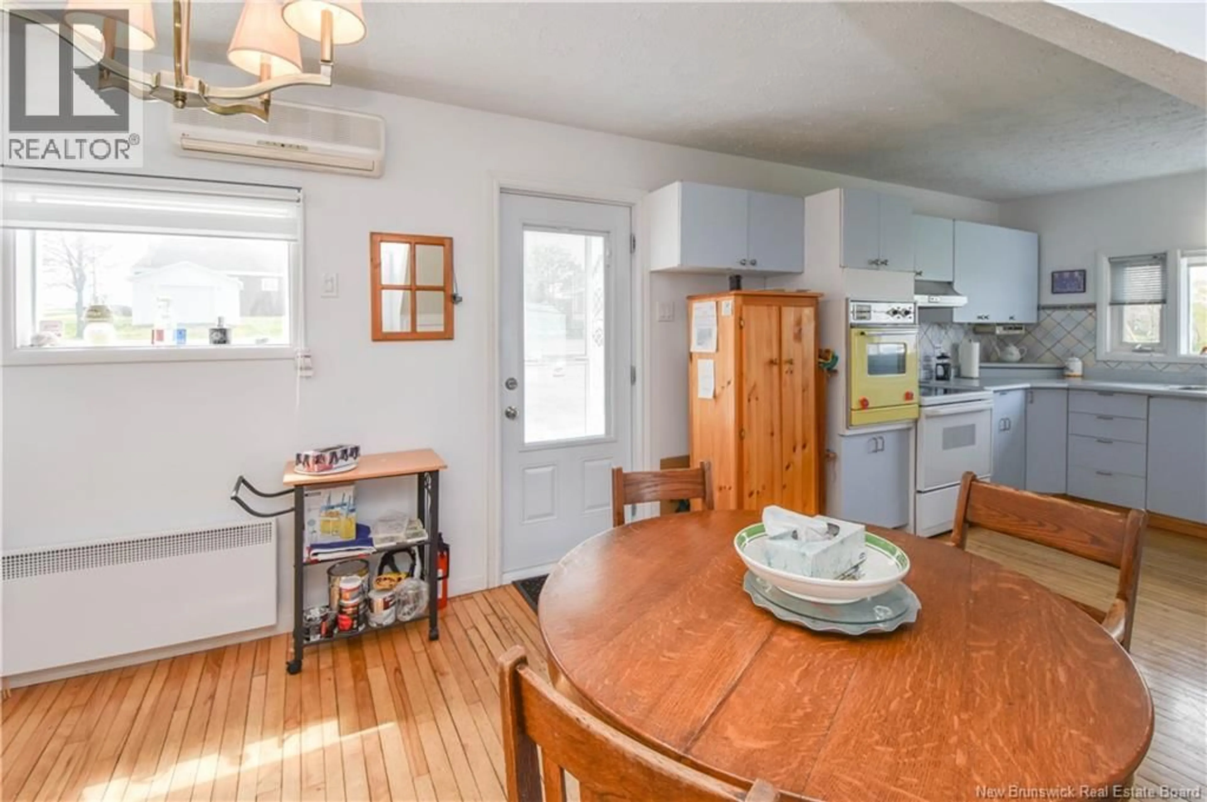 Standard kitchen, unknown for 90 SAINT-PIERRE EST BOULEVARD, Caraquet New Brunswick E1W1B6