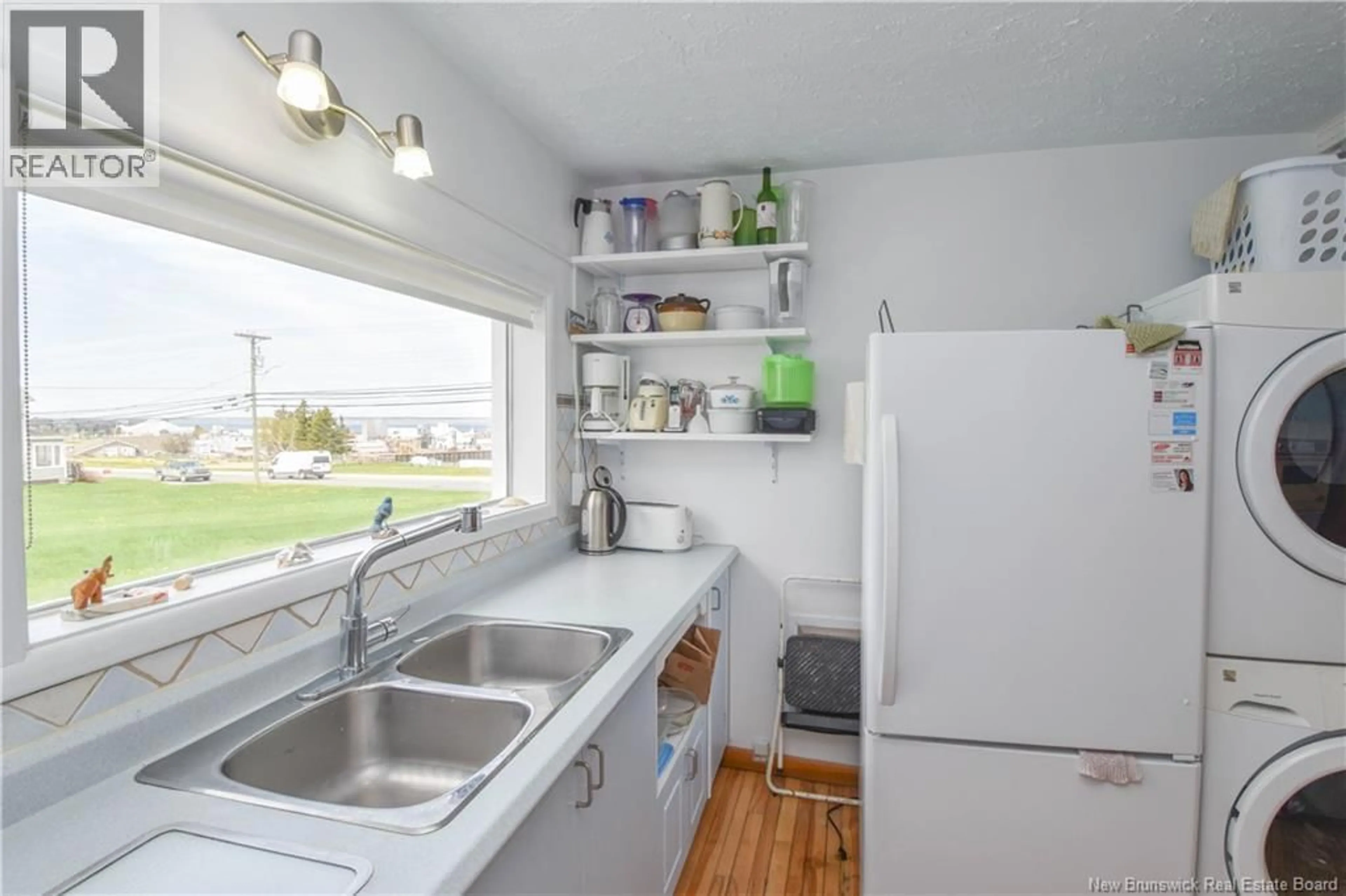 Standard kitchen, ceramic/tile floor for 90 SAINT-PIERRE EST BOULEVARD, Caraquet New Brunswick E1W1B6