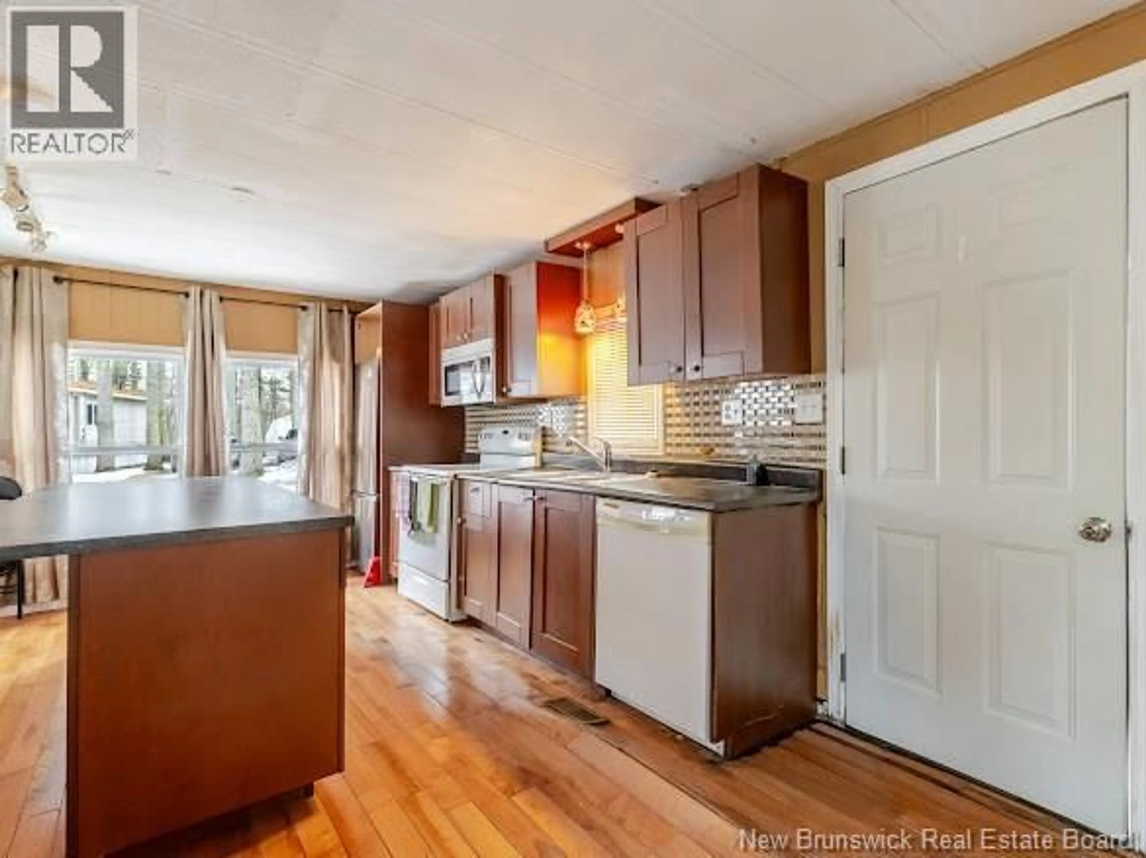 Unknown for 34 NEEDLE COURT, Fredericton New Brunswick E3A6R7