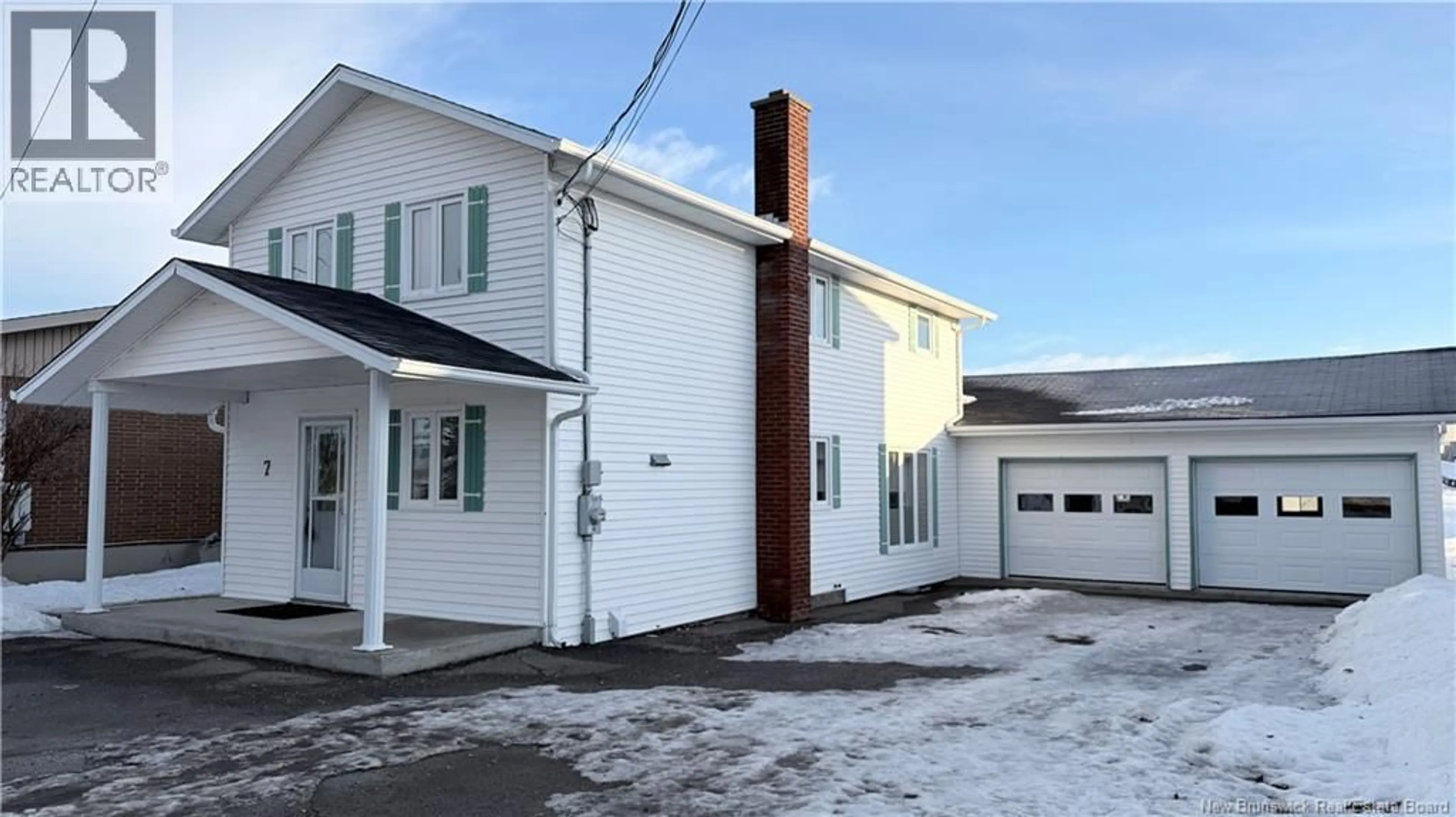 A pic from outside/outdoor area/front of a property/back of a property/a pic from drone, building for 7 RUE SAINT JOSEPH, Sainte-Anne-De-Madawaska New Brunswick E7E1K6