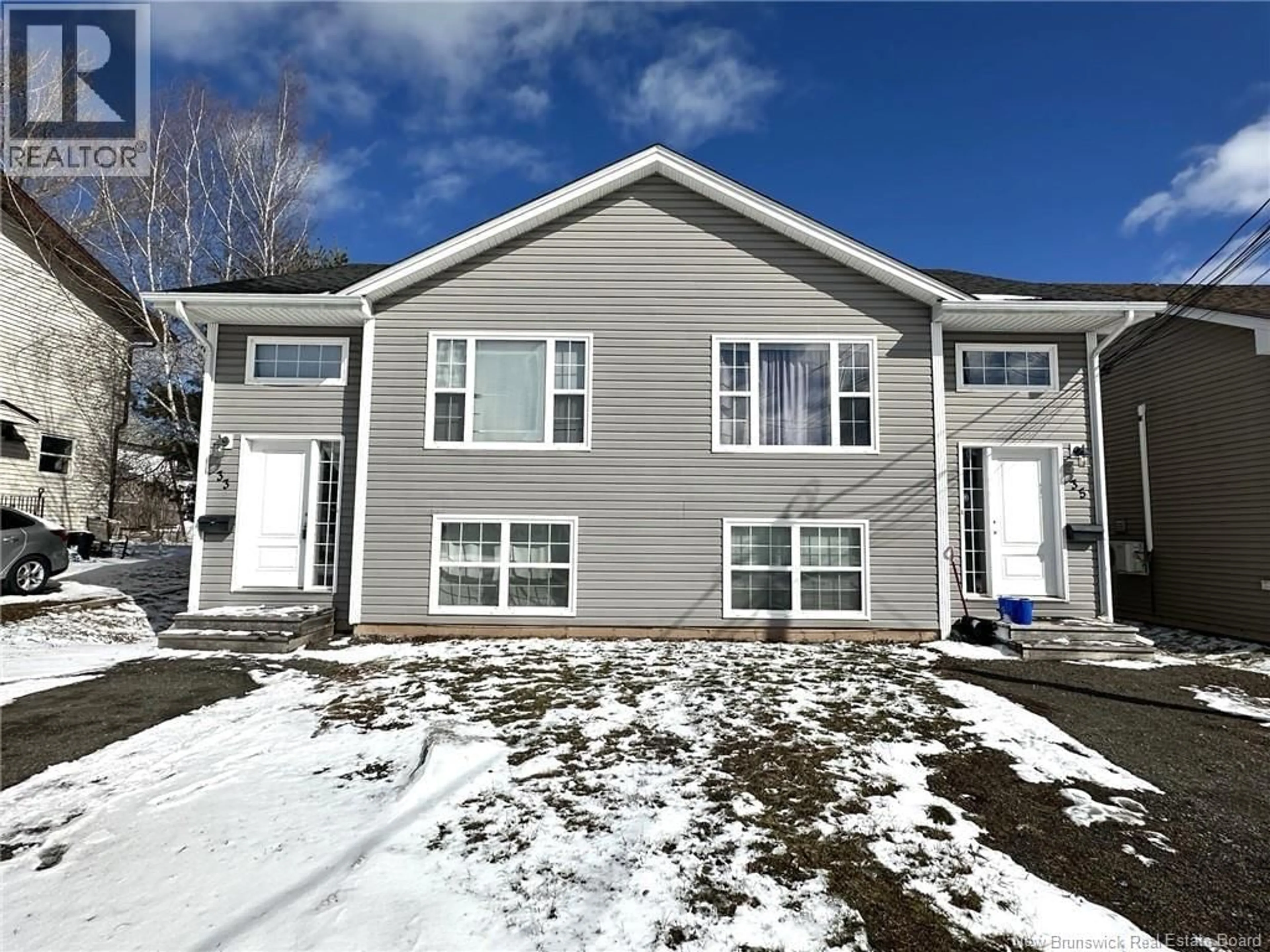 Home with vinyl exterior material, building for 33-35 BARNABY STREET, Moncton New Brunswick E1A4G6