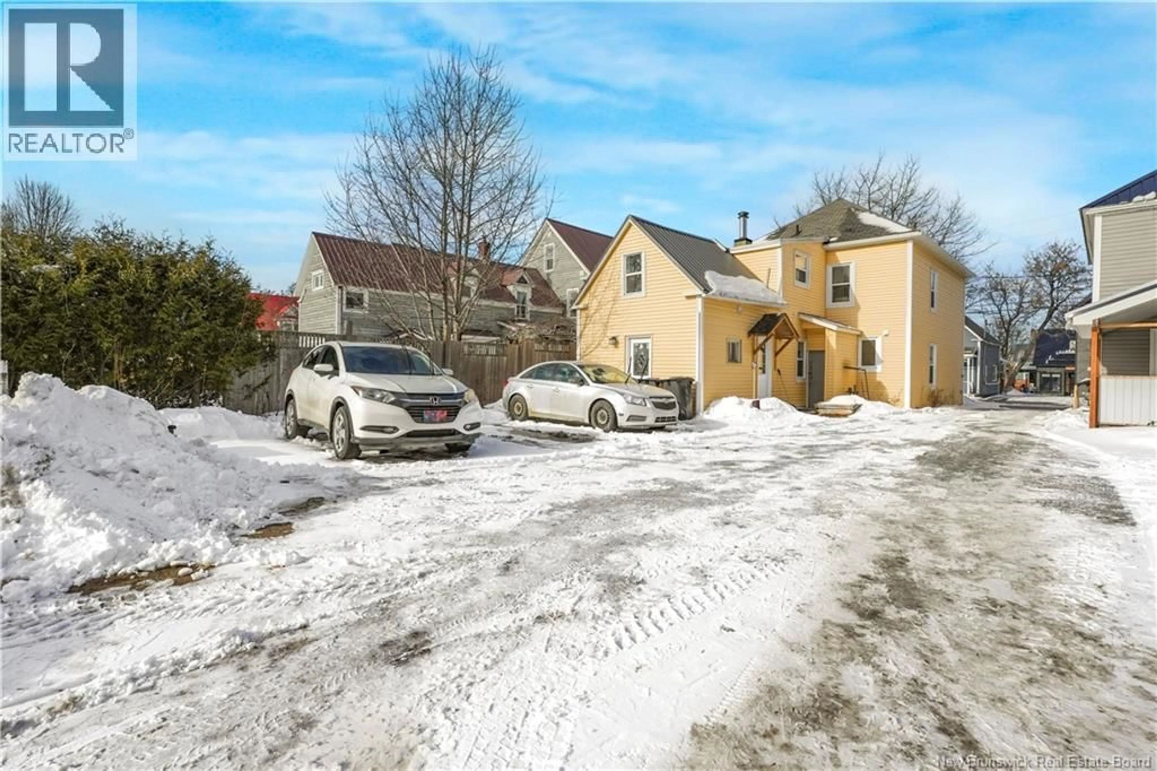 A pic from outside/outdoor area/front of a property/back of a property/a pic from drone, street for 144 SAUNDERS STREET, Fredericton New Brunswick E3B1N3