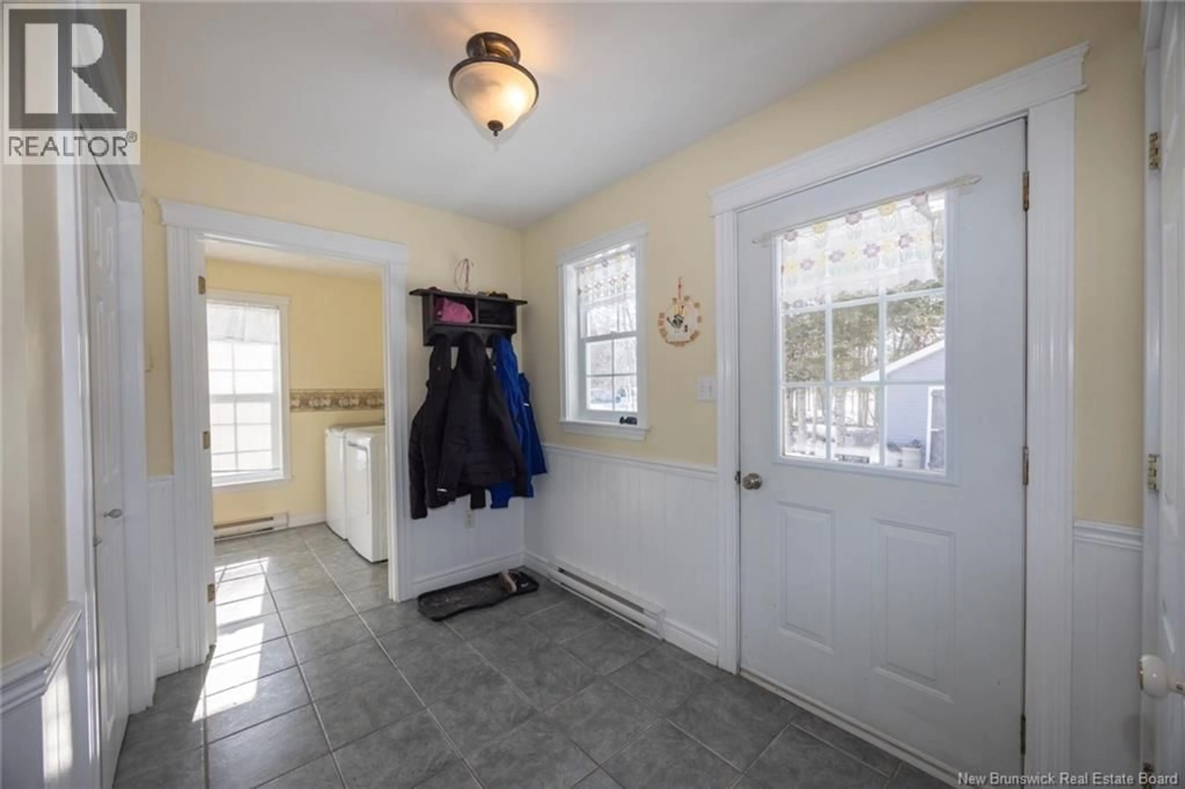 Indoor entryway for 20 MARIE LANE, Douglas New Brunswick E3G9P6