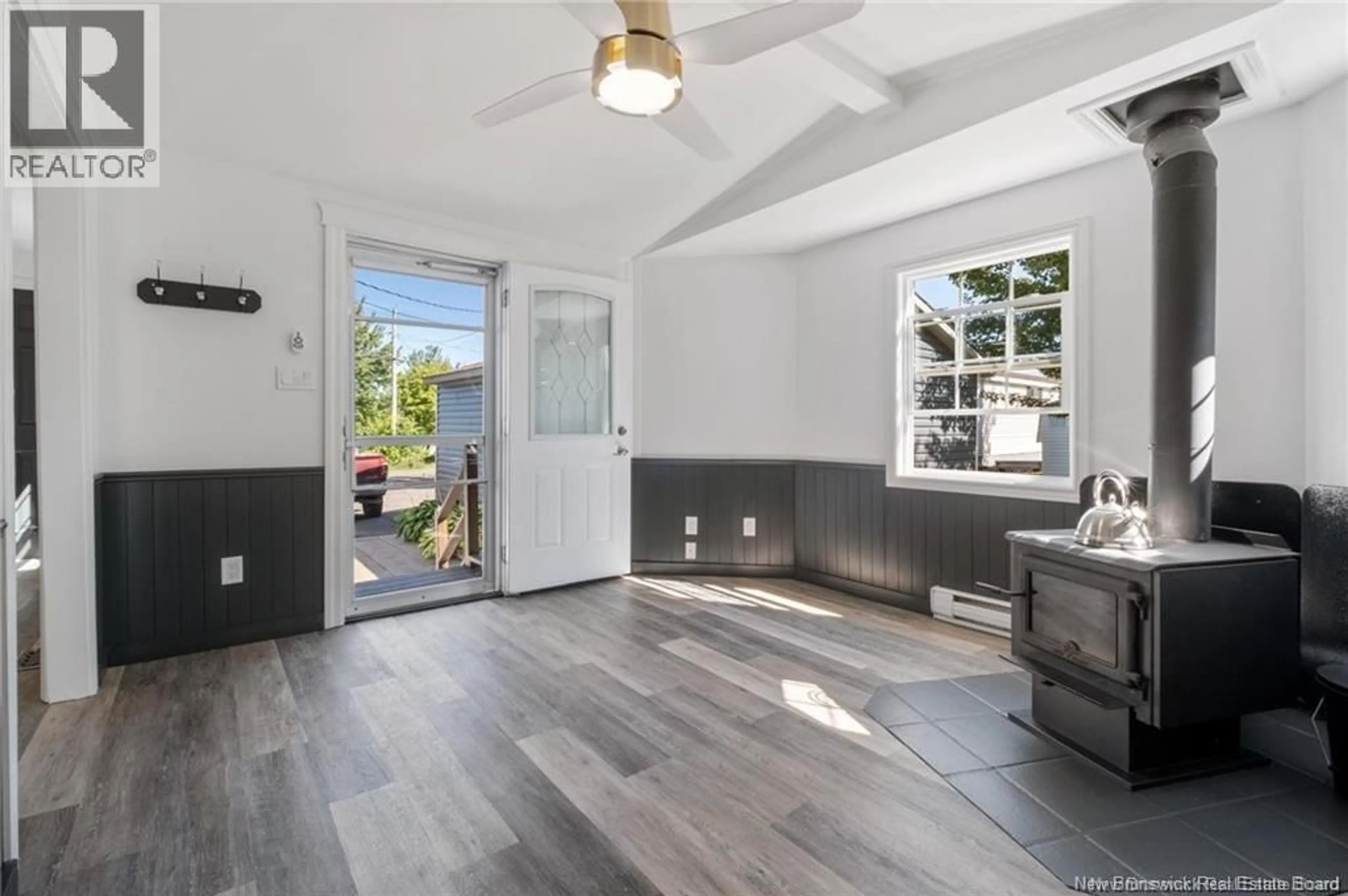 Indoor entryway for 19 ROBWILL STREET, Lakeville New Brunswick E1H1J9