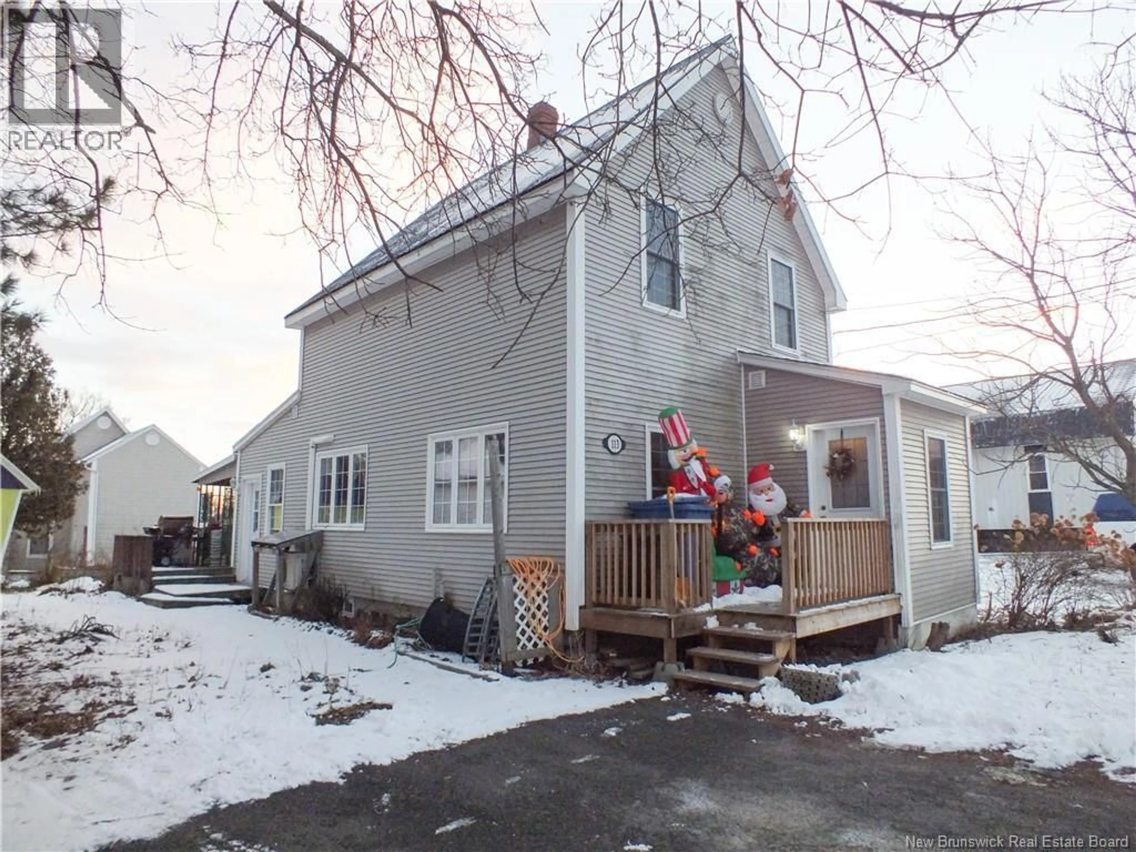 A pic from outside/outdoor area/front of a property/back of a property/a pic from drone, street for 113 ST. JAMES STREET, Woodstock New Brunswick E7M2T3