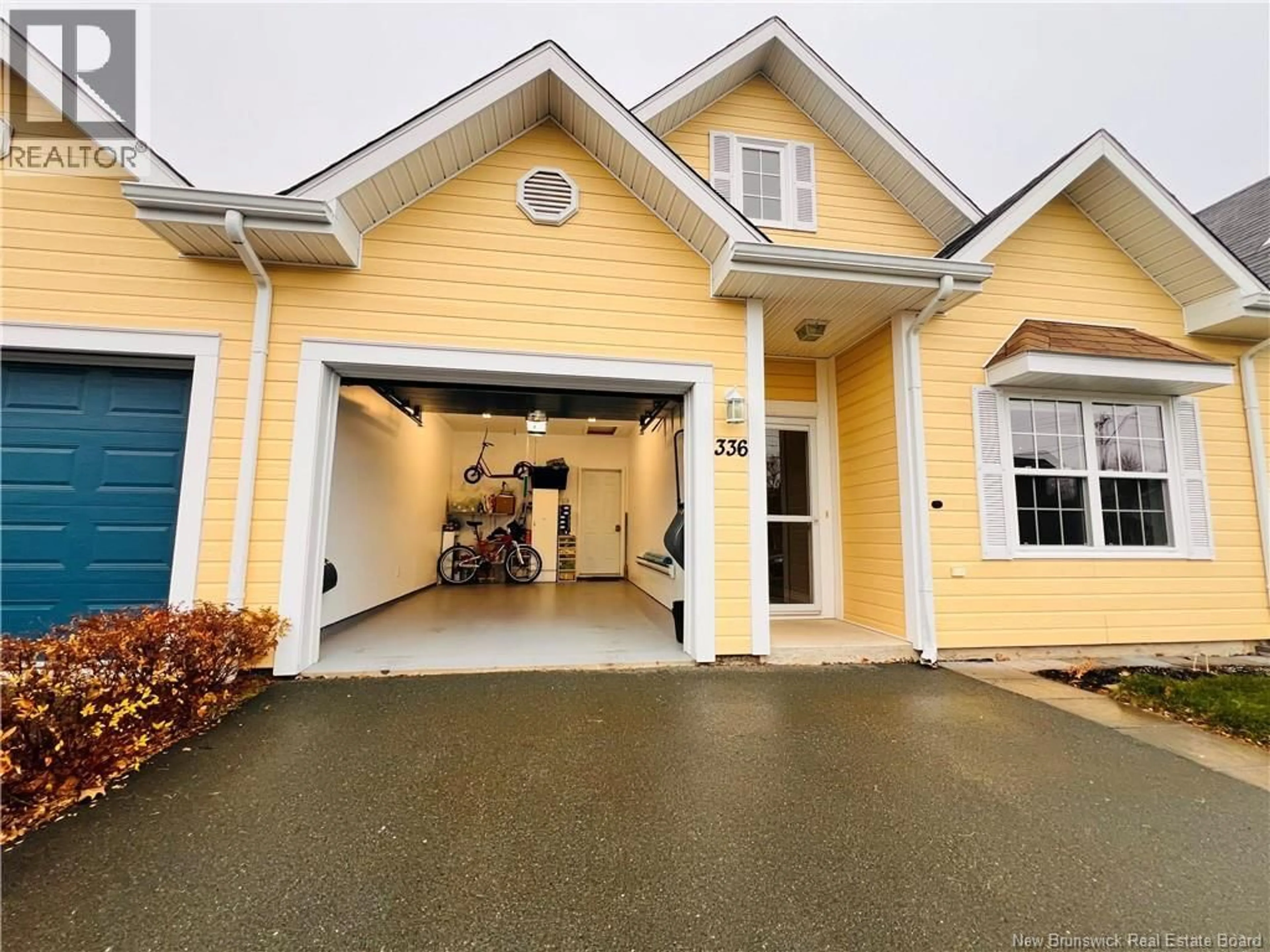 Home with vinyl exterior material, street for 336 PARKSIDE, Bathurst New Brunswick E2A1N4