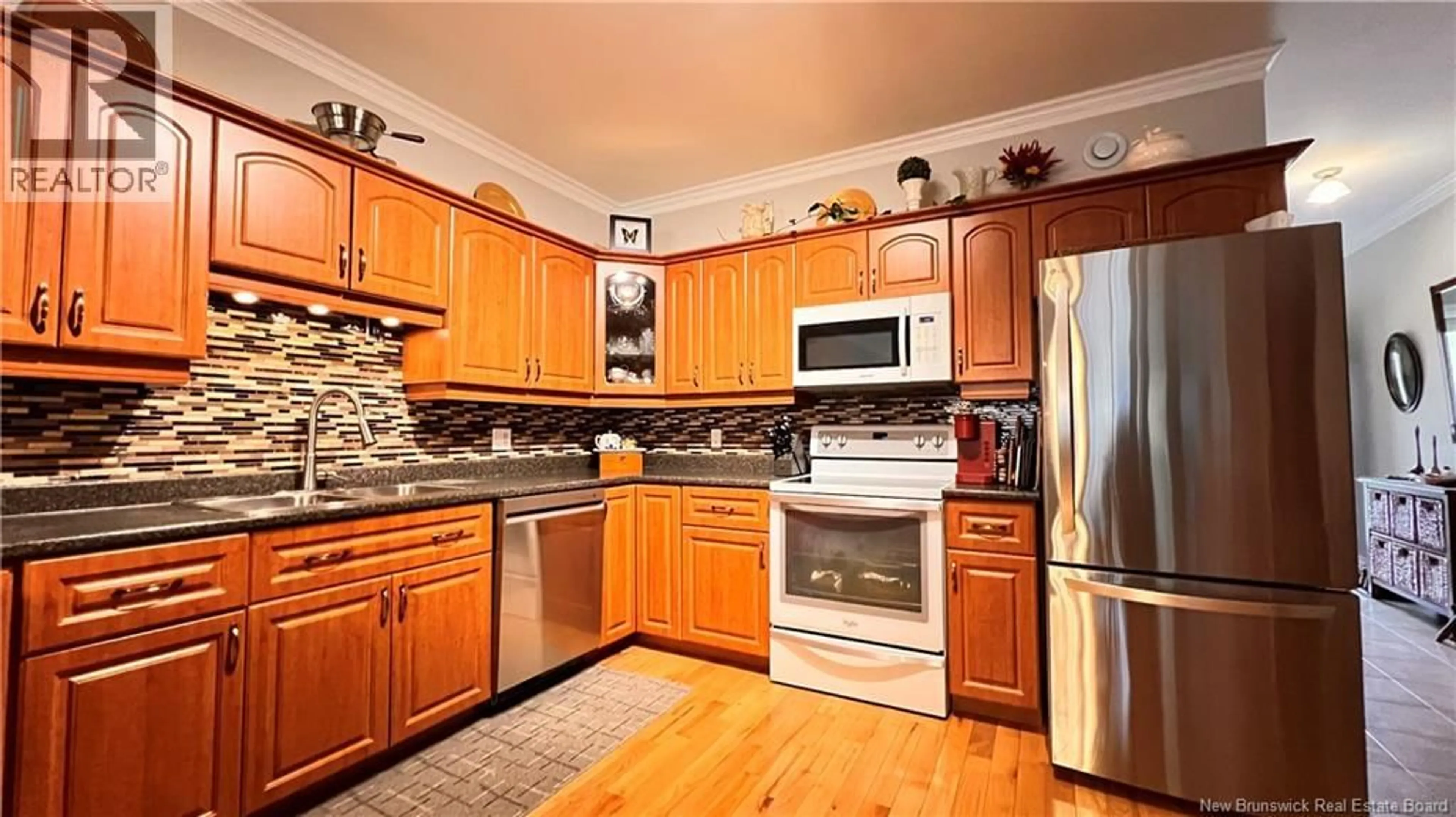 Standard kitchen, wood/laminate floor for 336 PARKSIDE, Bathurst New Brunswick E2A1N4