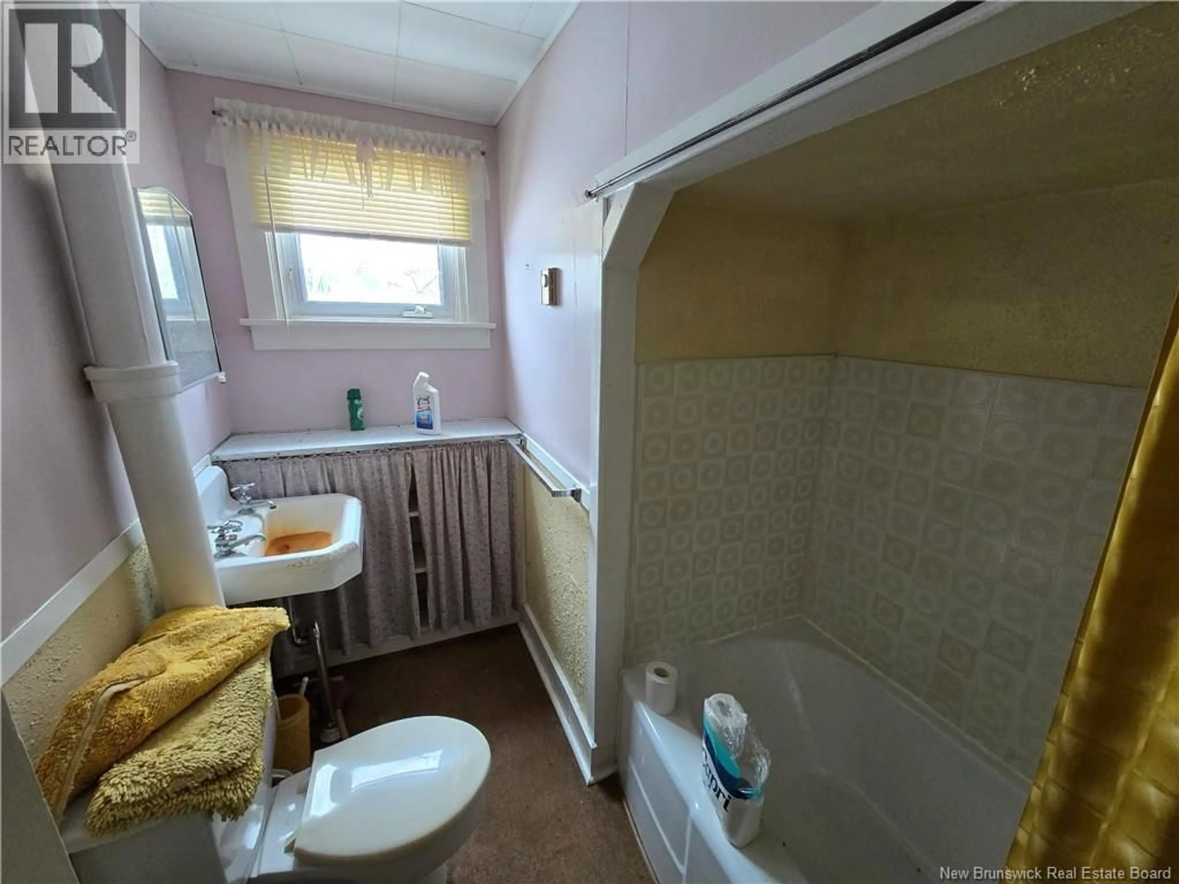 Standard bathroom, unknown for 1945 ROUGH WATERS, Bathurst New Brunswick E2A1Z5