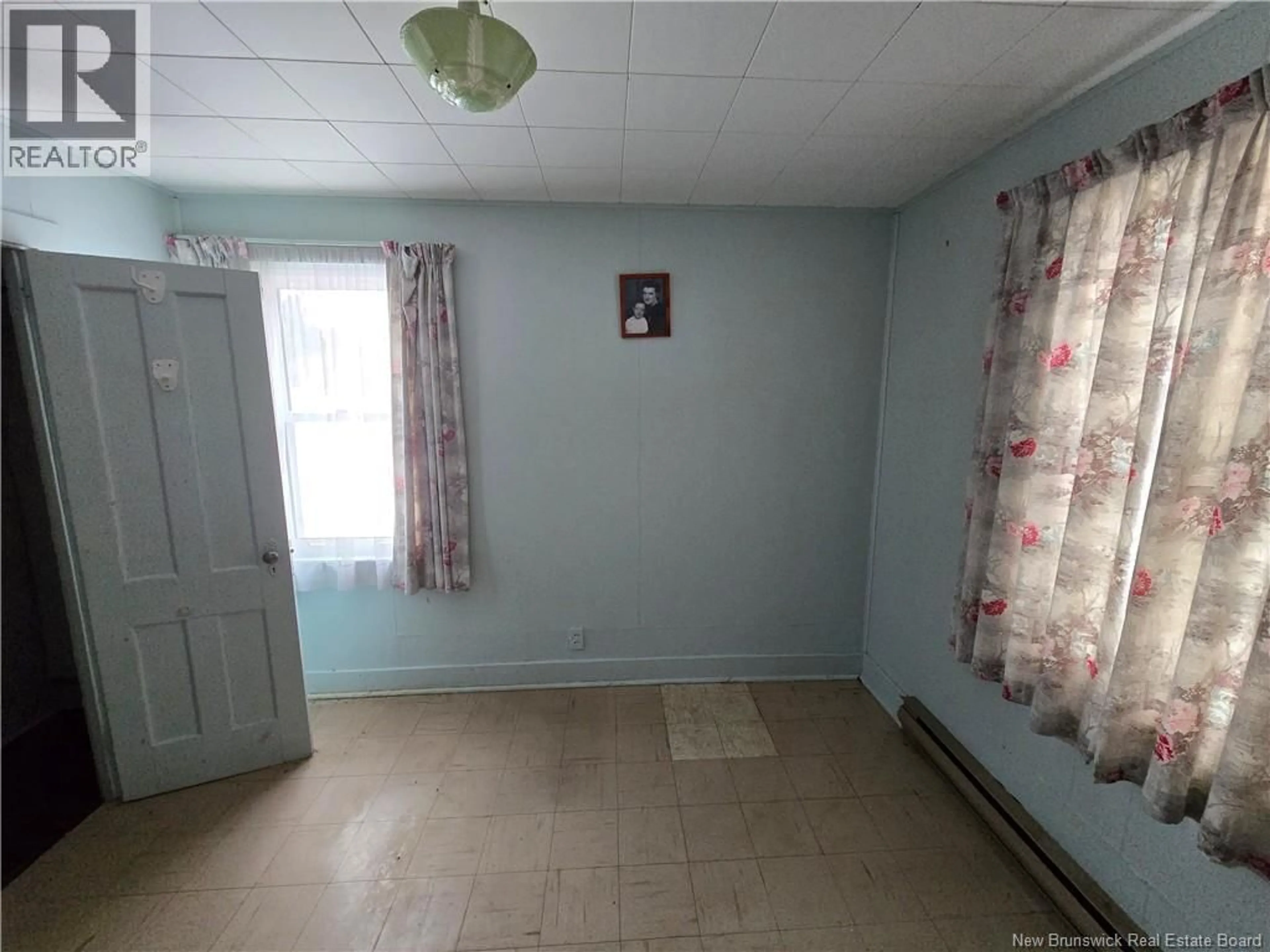 A pic of a room for 1945 ROUGH WATERS, Bathurst New Brunswick E2A1Z5