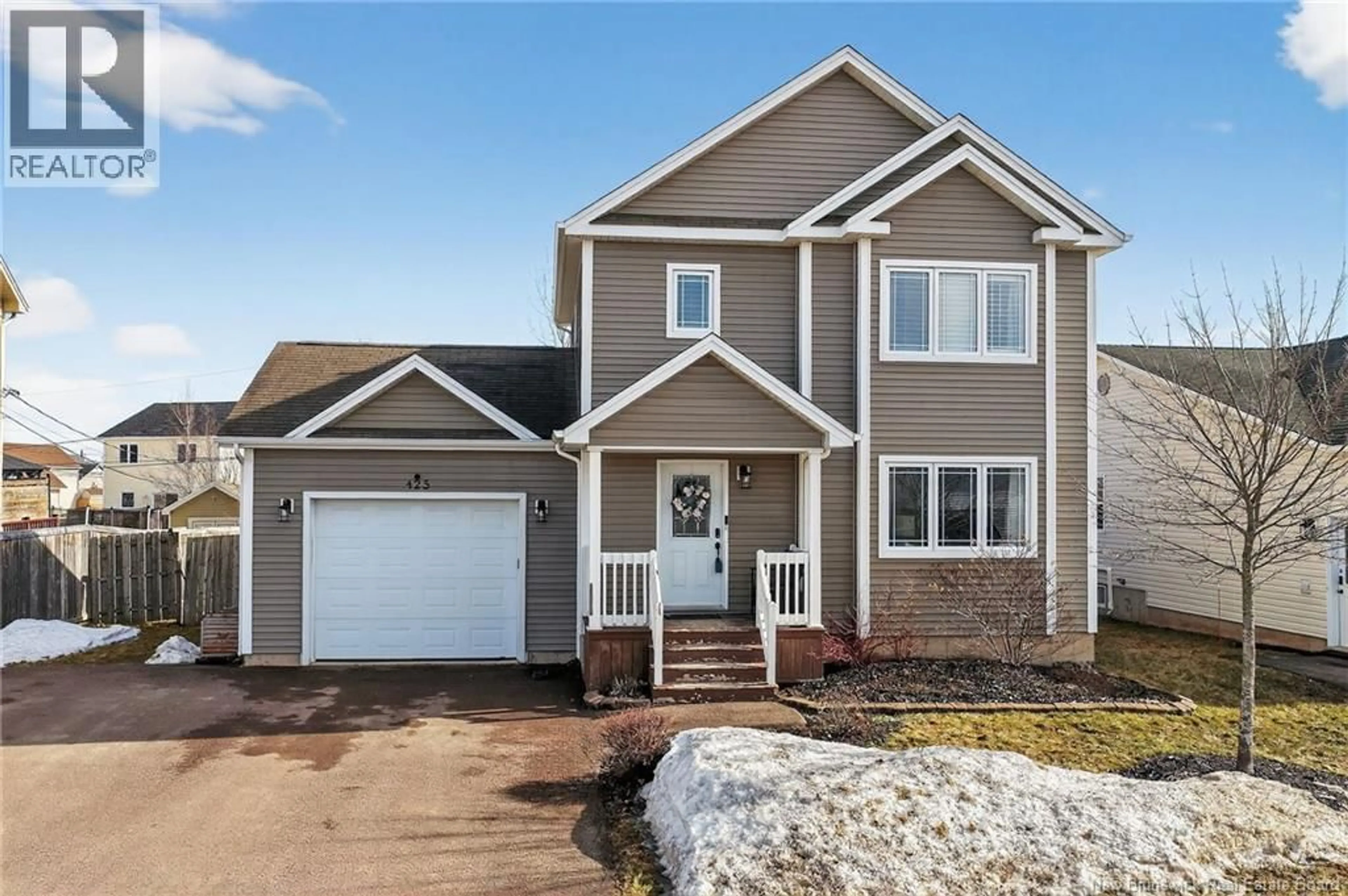 Home with vinyl exterior material, street for 425 EVERGREEN DRIVE, Moncton New Brunswick E1G5G1