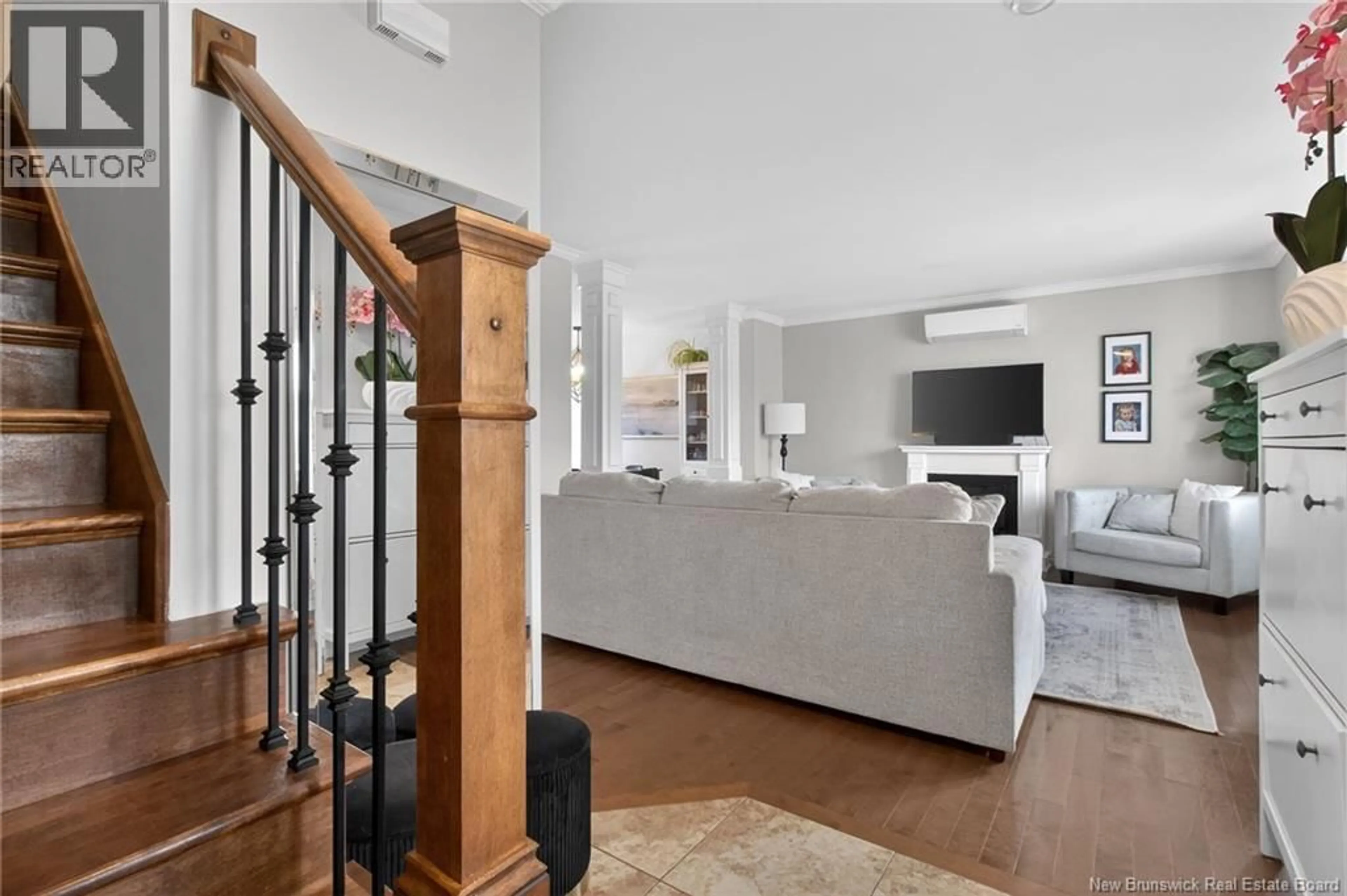 Indoor foyer for 425 EVERGREEN DRIVE, Moncton New Brunswick E1G5G1