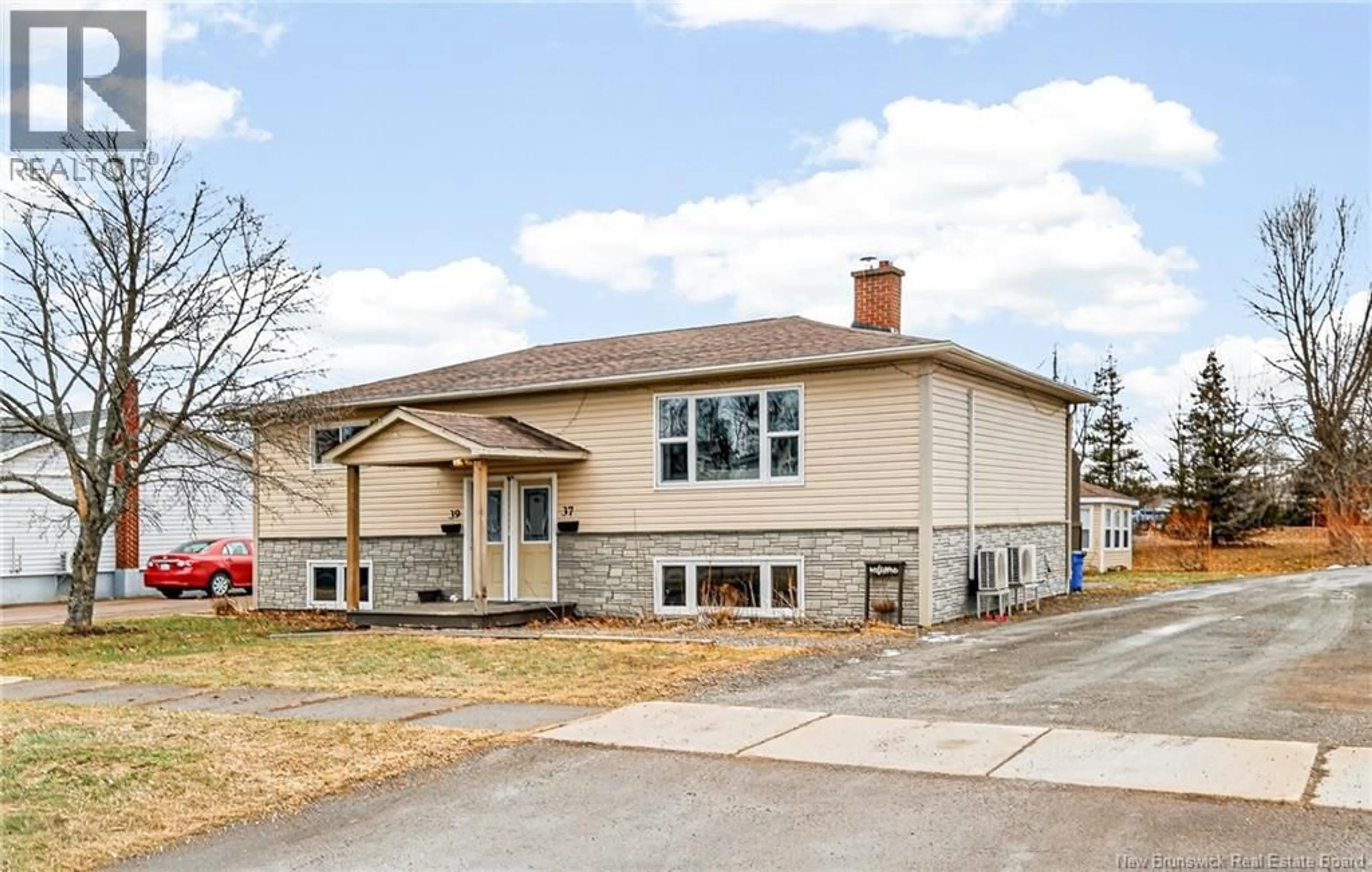 Home with vinyl exterior material, street for 37-39 MCKAY AVENUE, Moncton New Brunswick E1A3N2