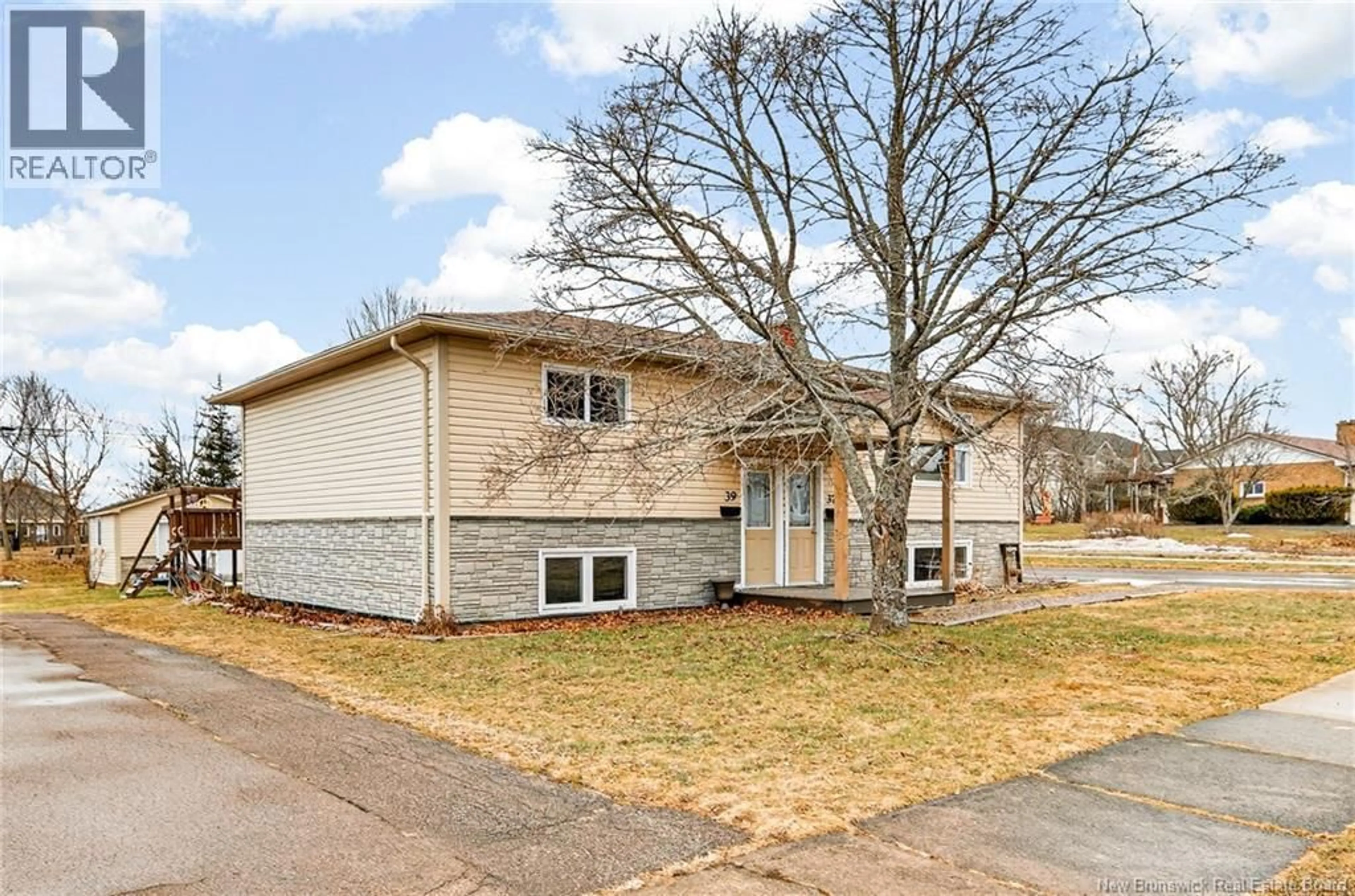 Home with vinyl exterior material, street for 37-39 MCKAY AVENUE, Moncton New Brunswick E1A3N2