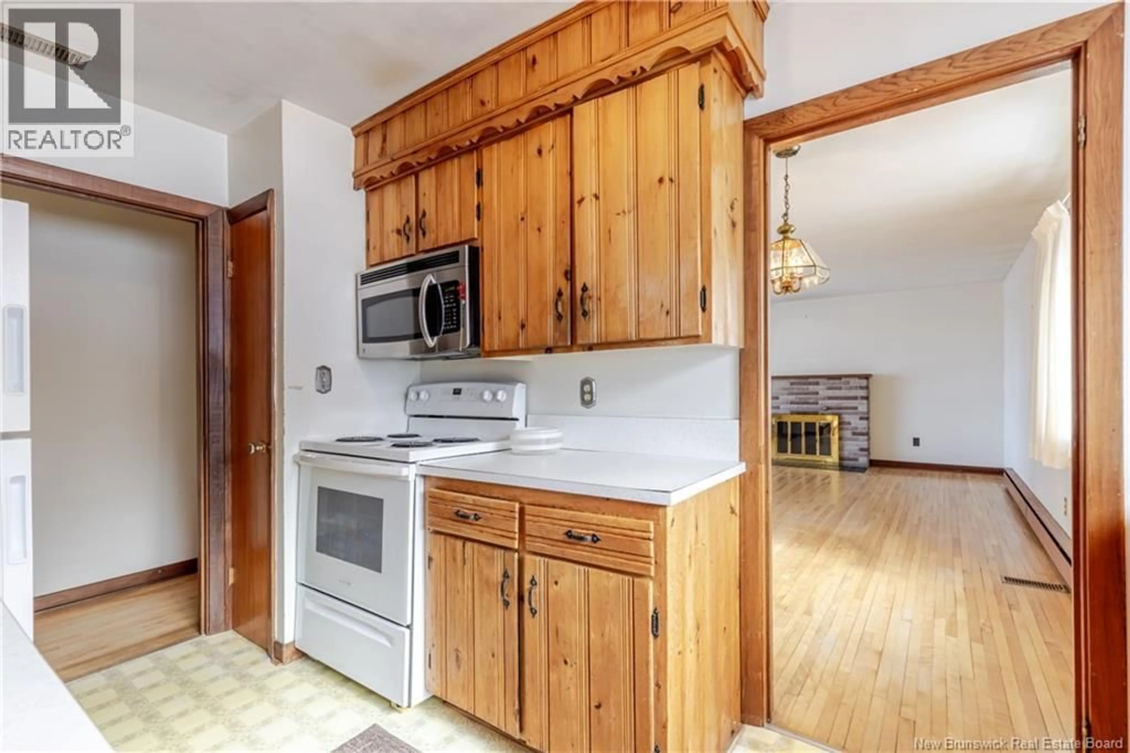 Standard kitchen, unknown for 10 ORIOLE COURT, Silverwood New Brunswick E3C1K5