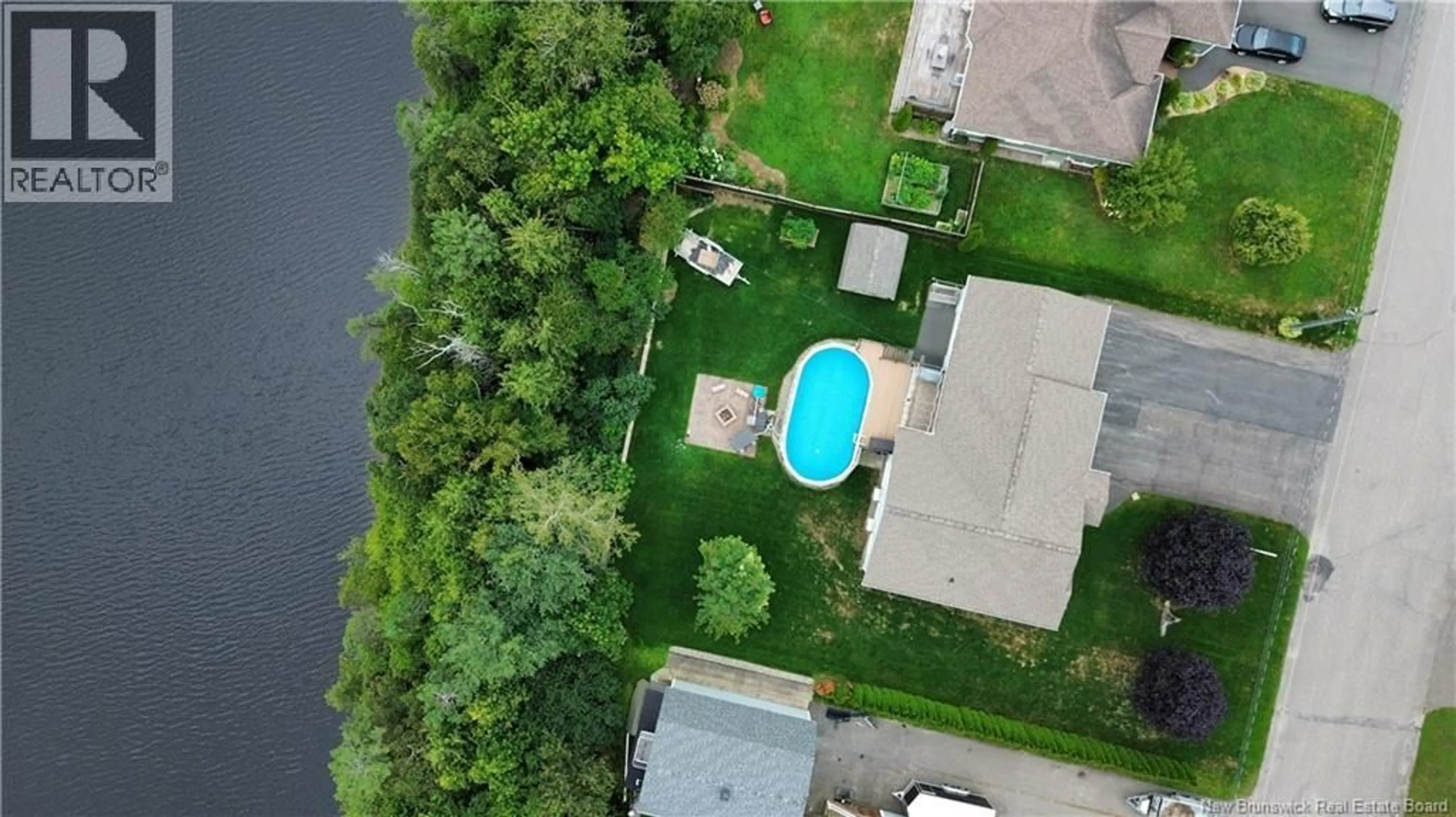 A pic from outside/outdoor area/front of a property/back of a property/a pic from drone, water/lake/river/ocean view for 85 TAYLOR STREET, Grand-Sault/Grand Falls New Brunswick E3Y3W6