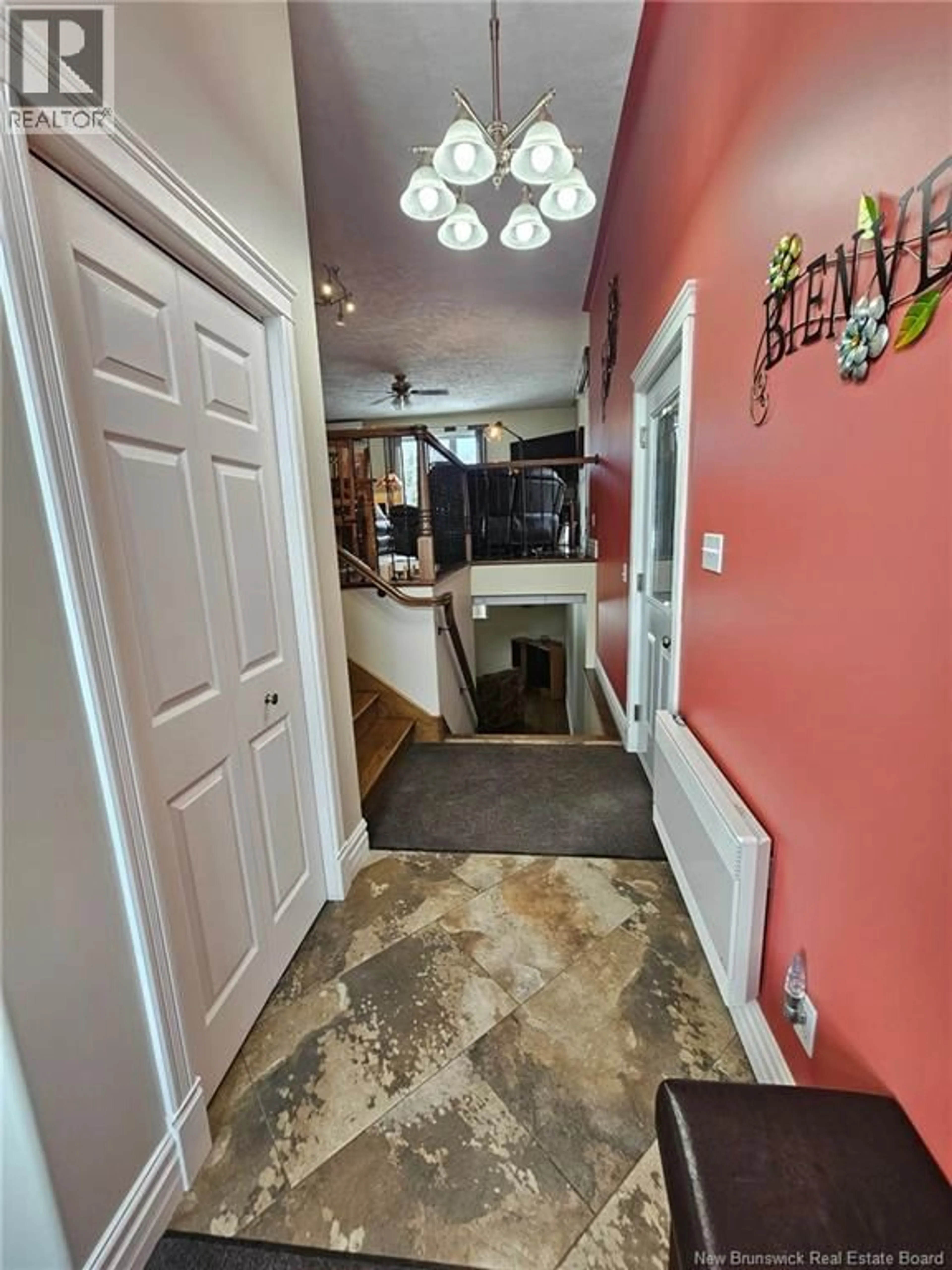 Indoor entryway for 85 TAYLOR STREET, Grand-Sault/Grand Falls New Brunswick E3Y3W6