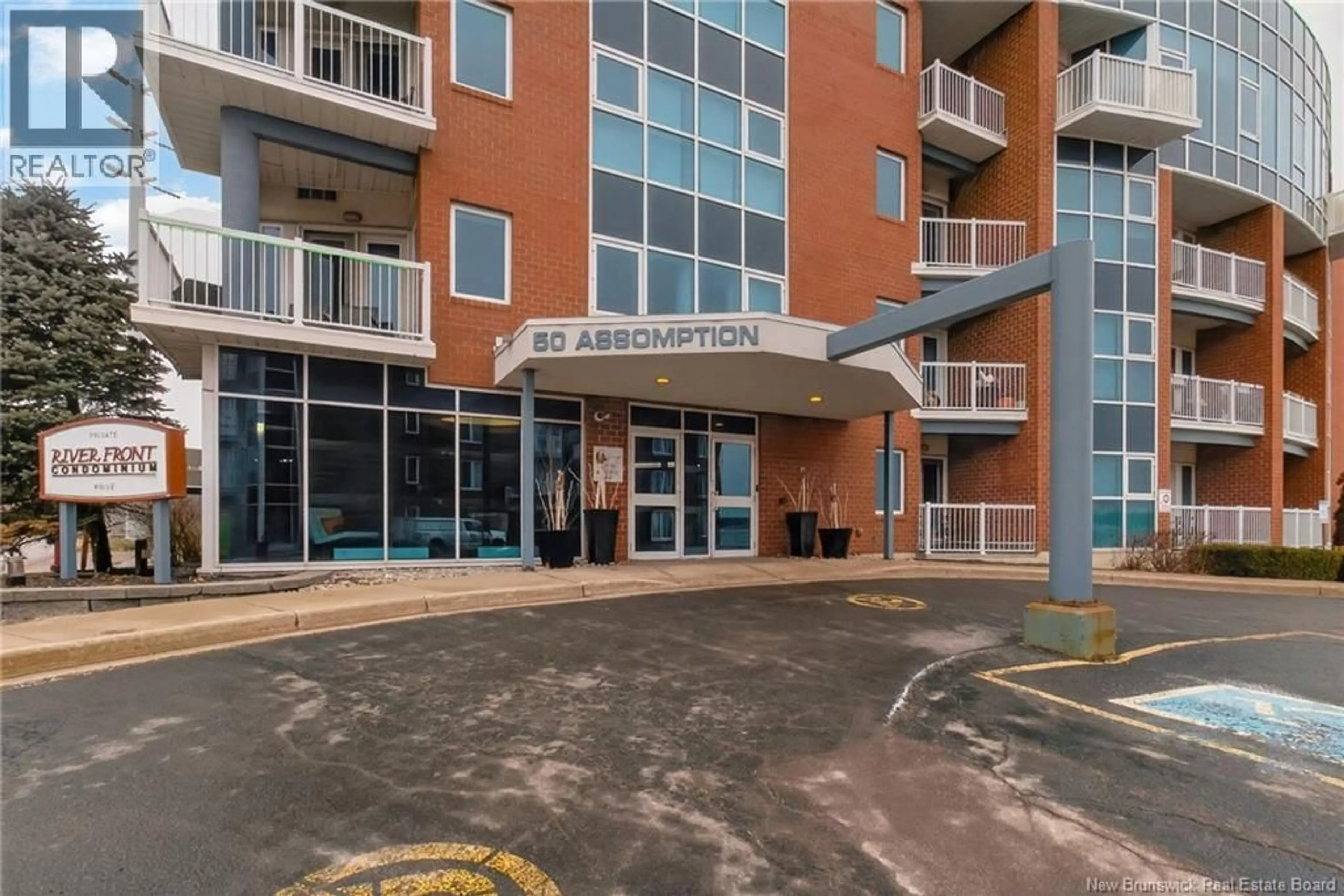 Indoor foyer for 200 - 50 ASSOMPTION BOULEVARD, Moncton New Brunswick E1C4N9