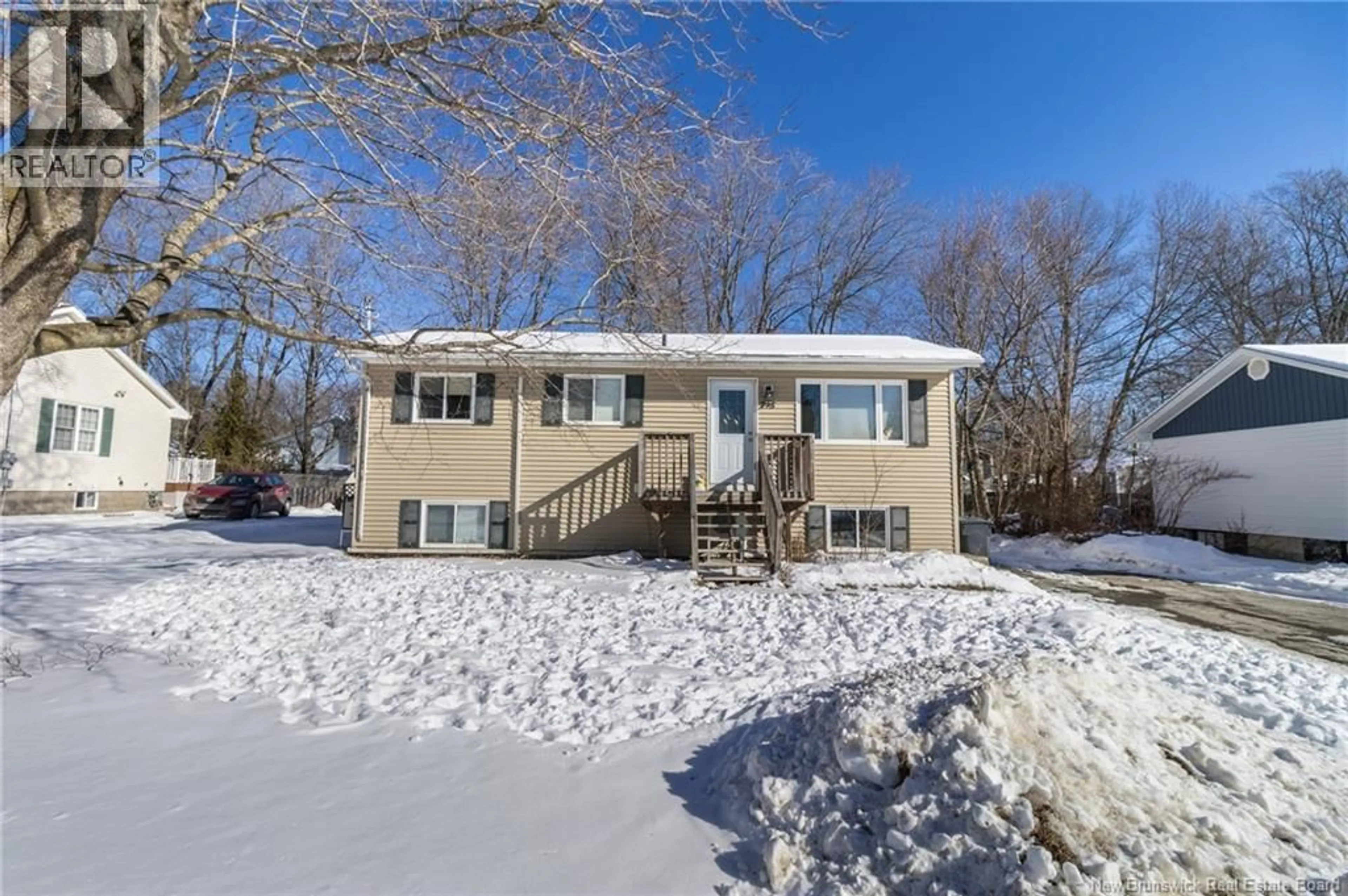 Home with vinyl exterior material, street for 795 IRVINE STREET, Fredericton New Brunswick E3A3E6