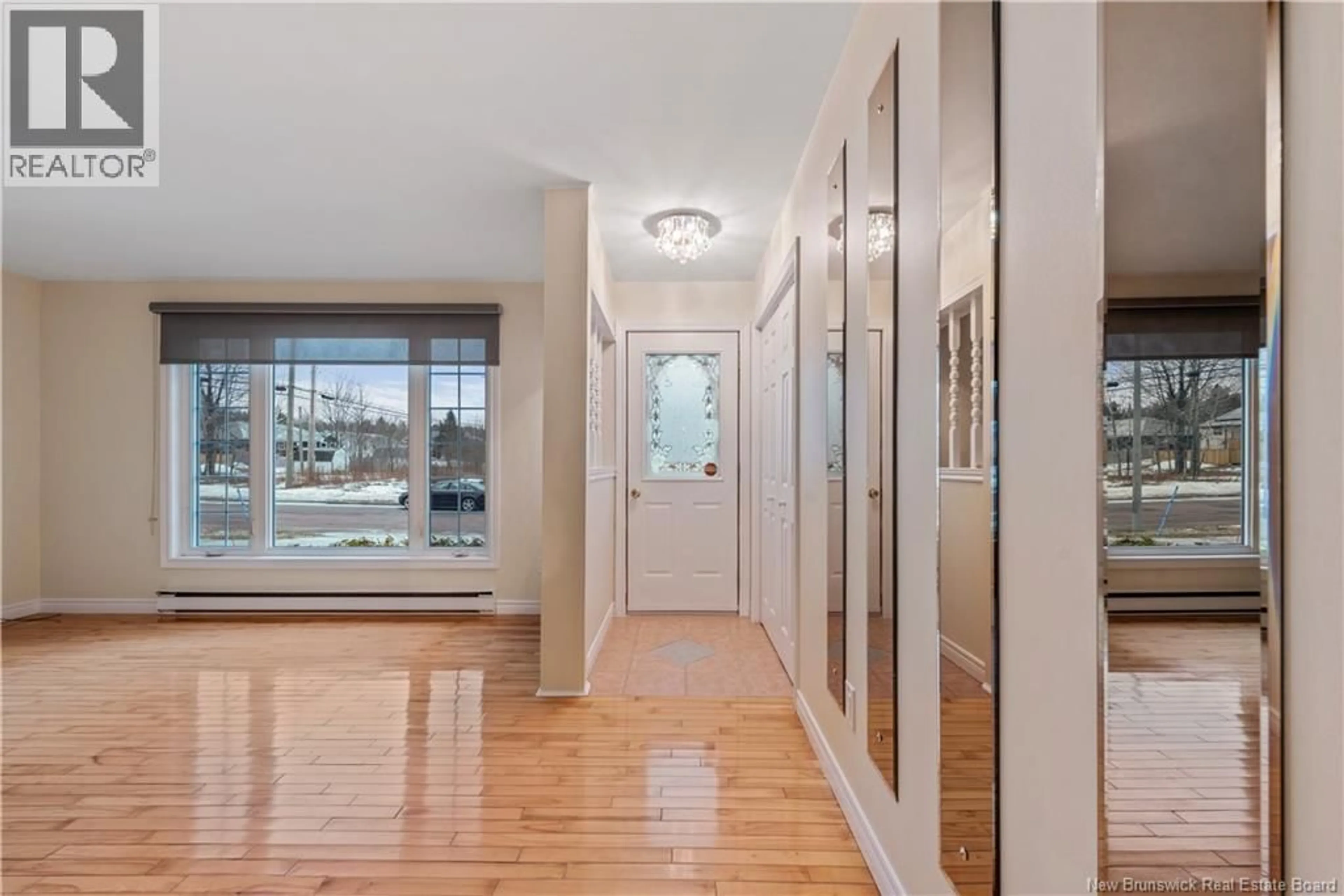 Indoor entryway for 252 PALISADE DRIVE, Moncton New Brunswick E1A5K2