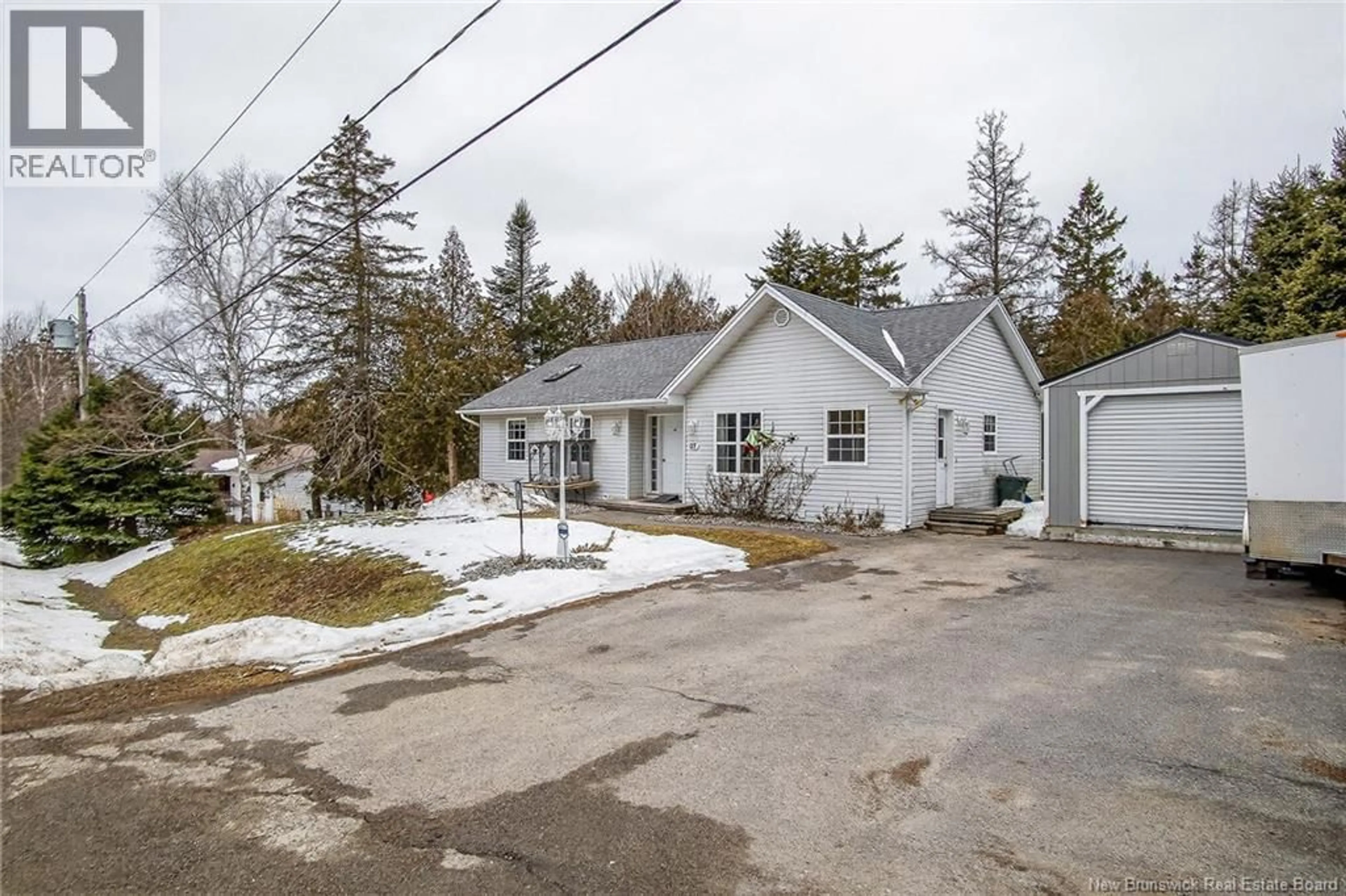 A pic from outside/outdoor area/front of a property/back of a property/a pic from drone, street for 37 HILLTOP, Hampton New Brunswick E5N5P1