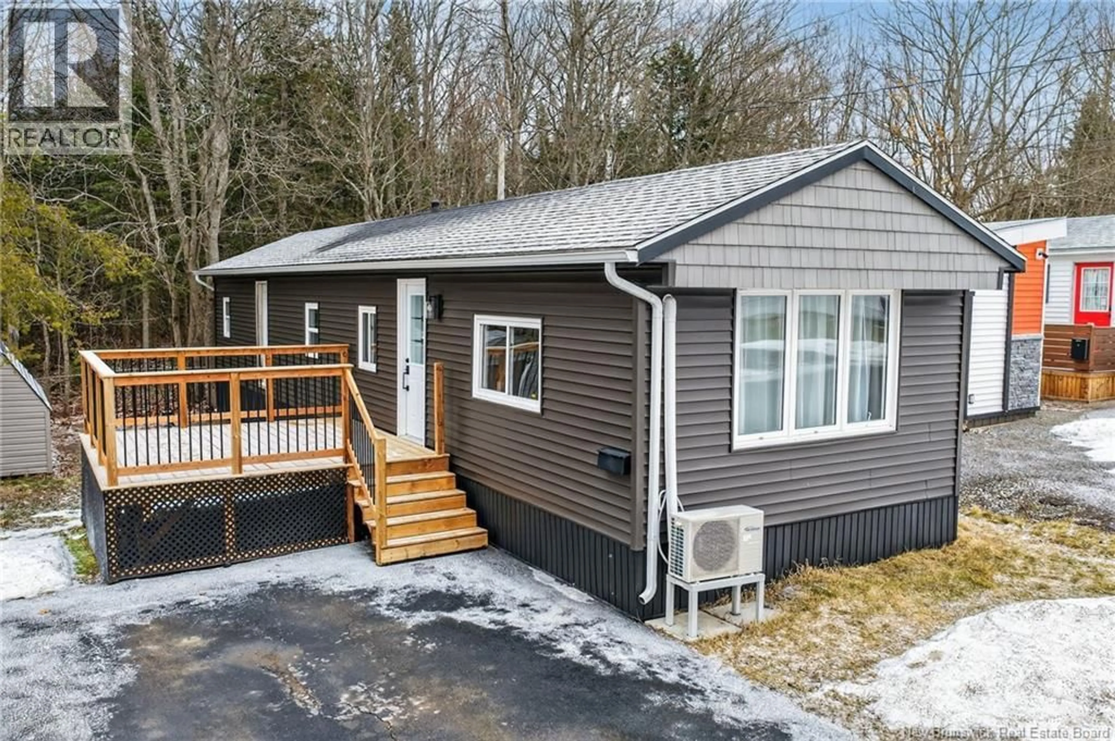 Home with vinyl exterior material, unknown for 21 CASCADE, Moncton New Brunswick E1E2J8