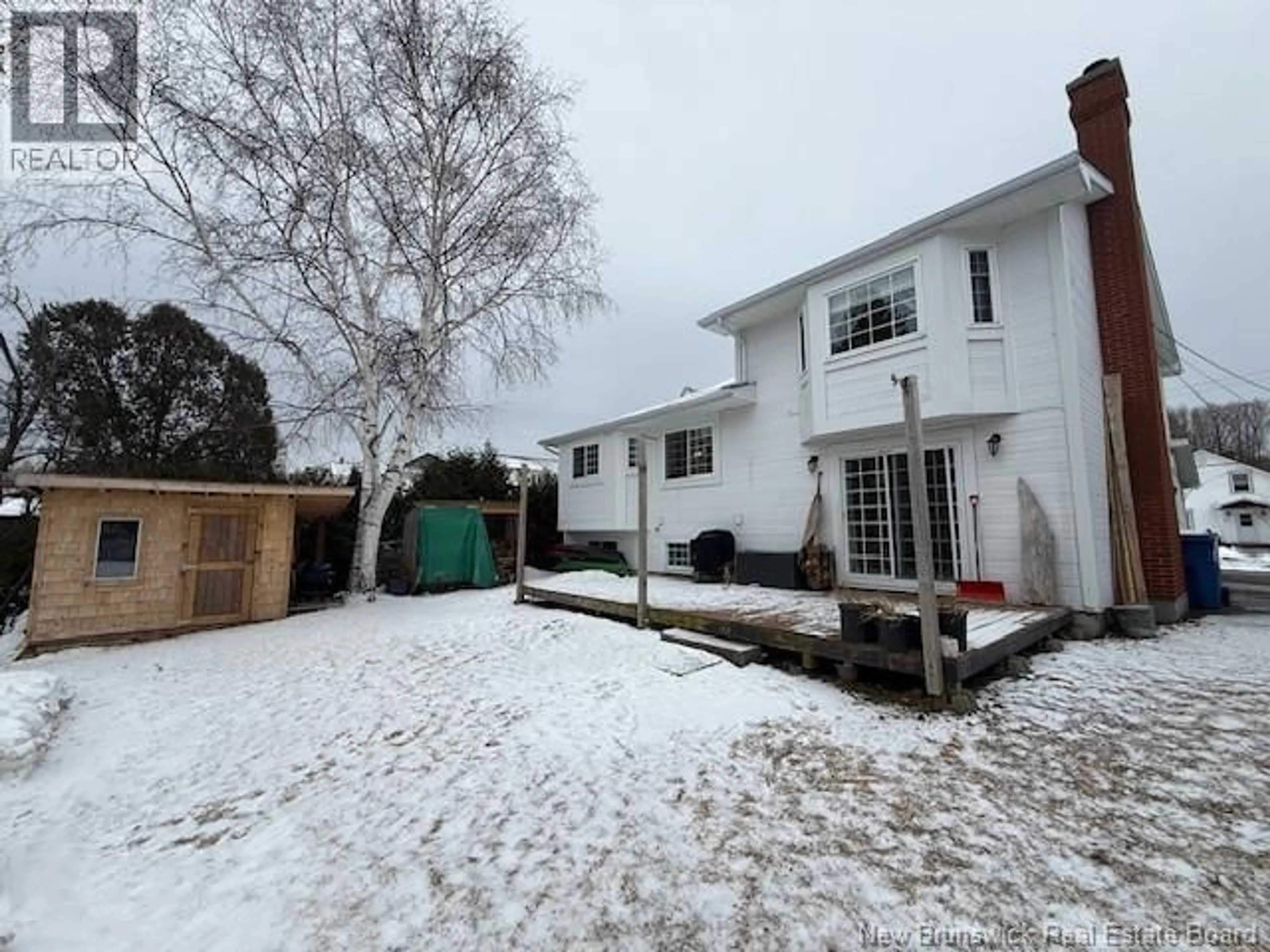 A pic from outside/outdoor area/front of a property/back of a property/a pic from drone, street for 20 QUEEN STREET, Campbellton New Brunswick E3N1W8