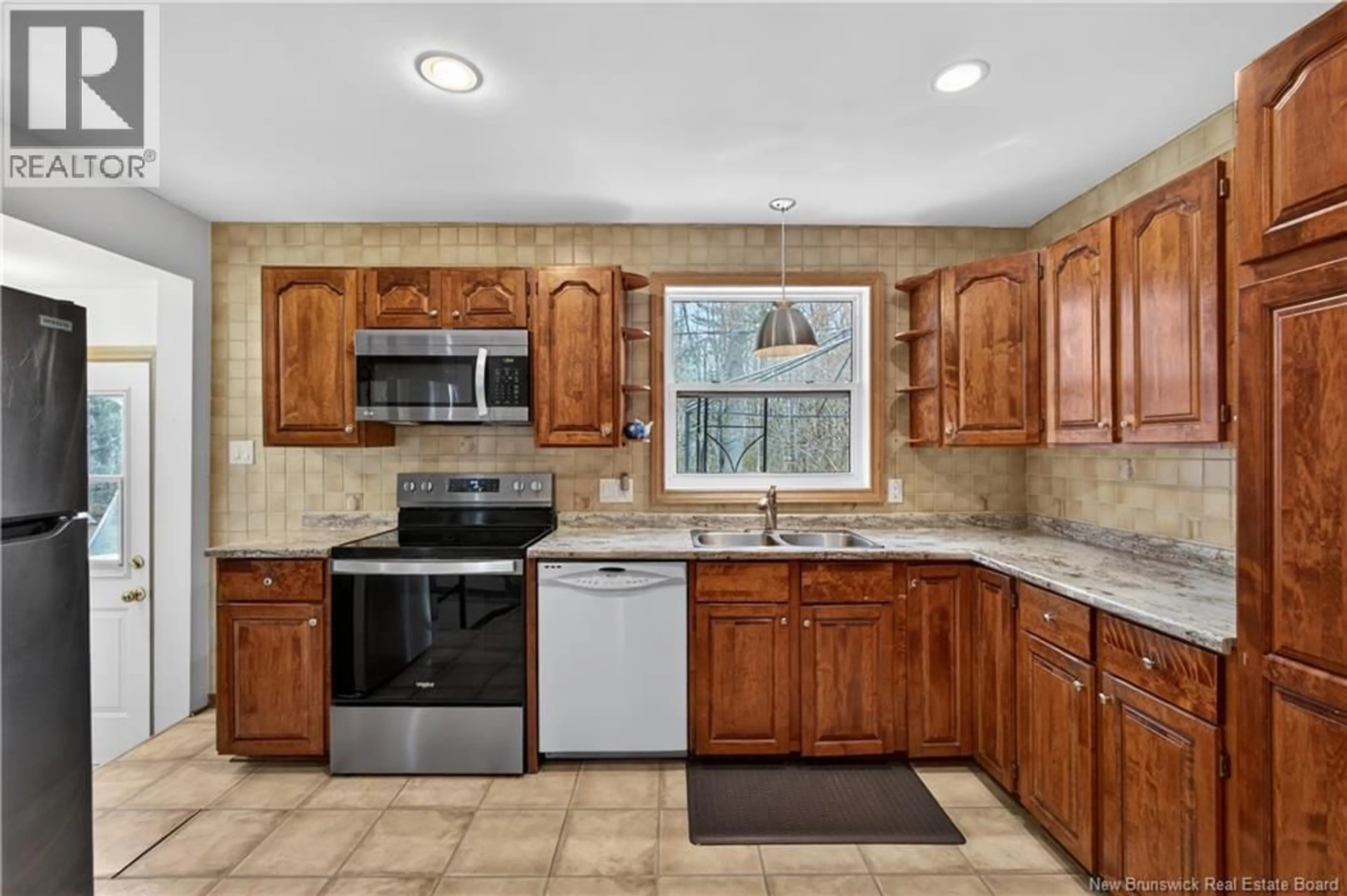 Standard kitchen, ceramic/tile floor for 31 WINSLOW AVENUE, Miramichi New Brunswick E1N2Y2