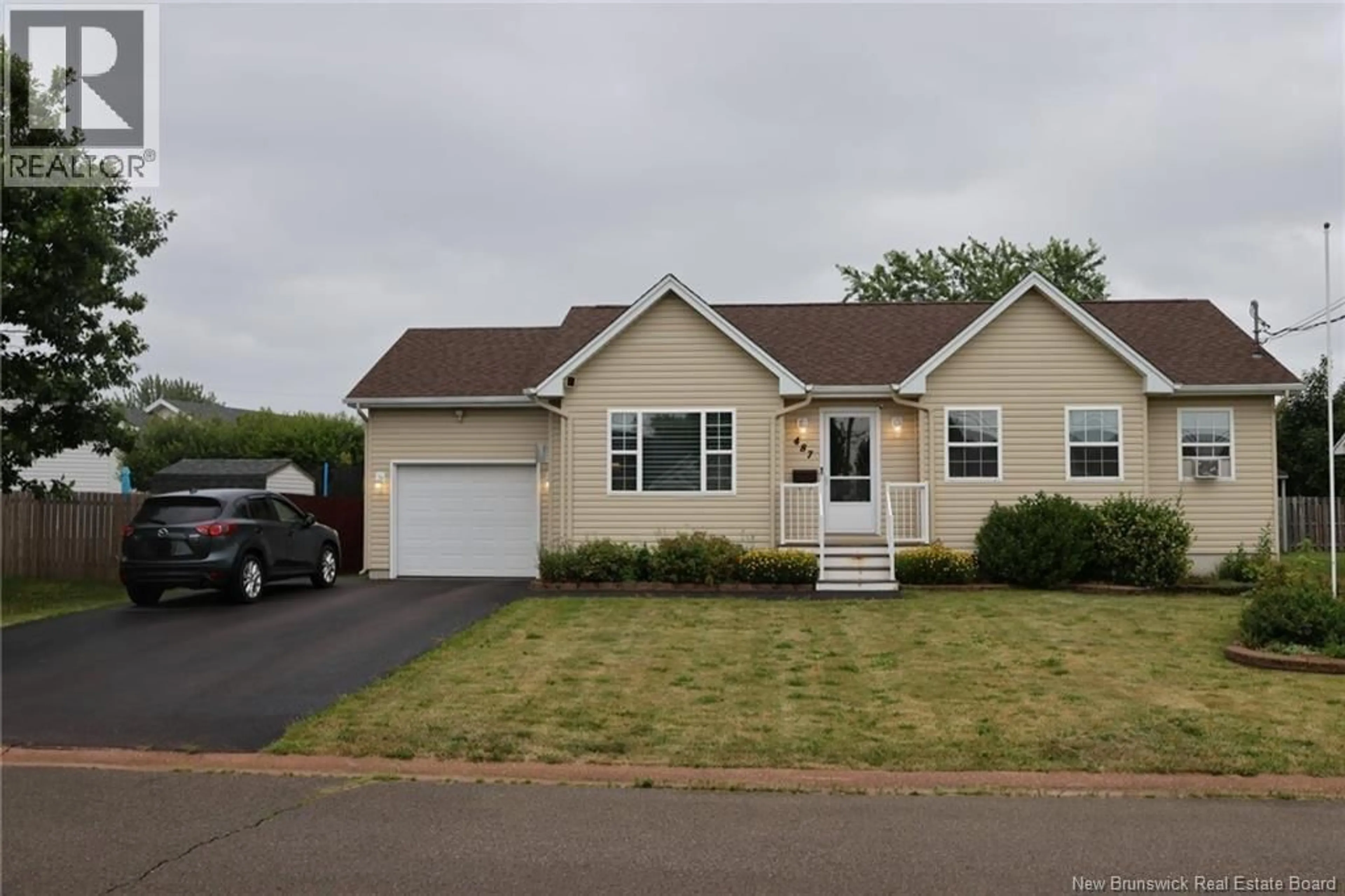 Home with vinyl exterior material, street for 487 LOUIS STREET, Dieppe New Brunswick E1A6Y9