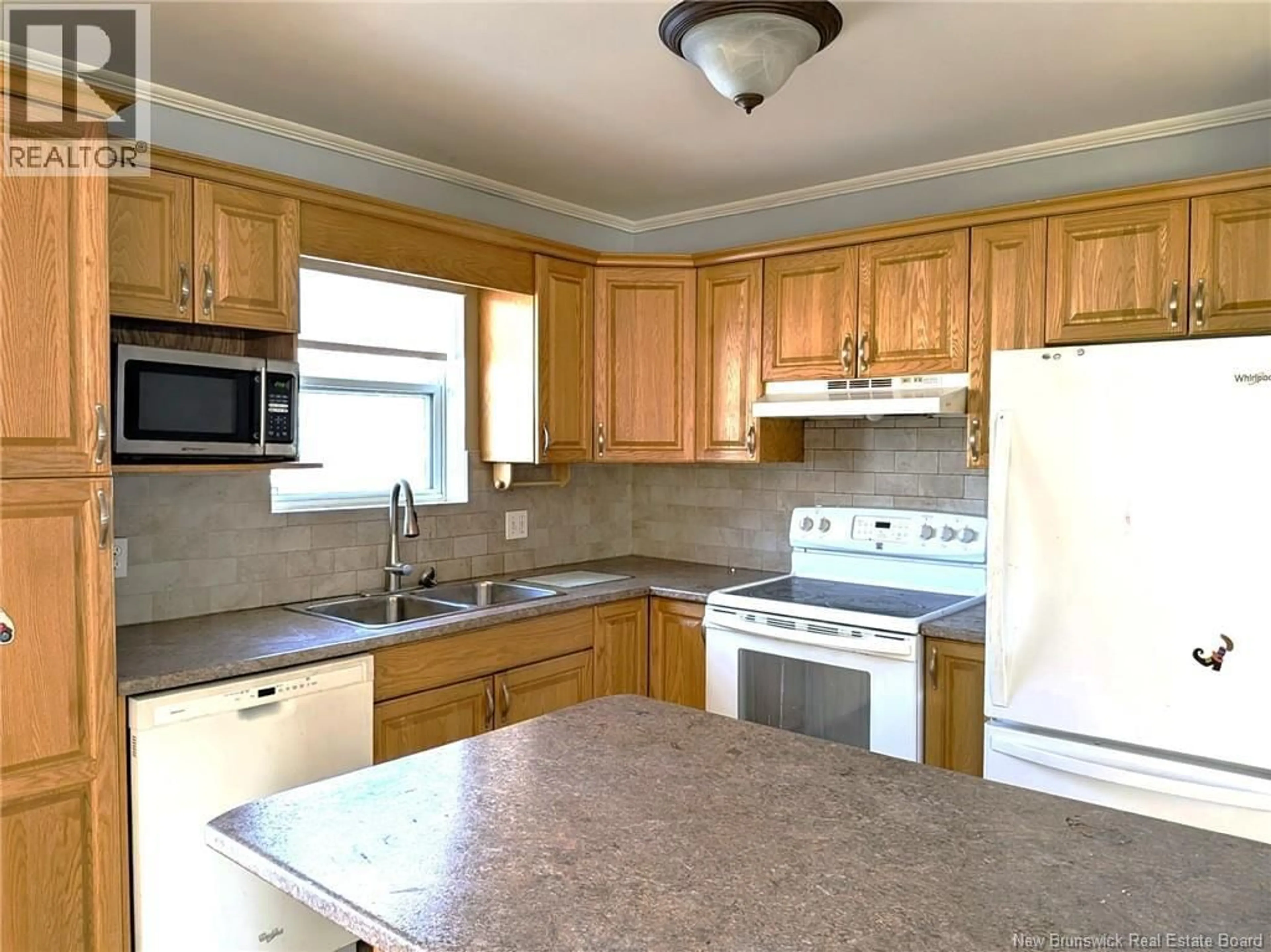 Standard kitchen, unknown for 487 LOUIS STREET, Dieppe New Brunswick E1A6Y9
