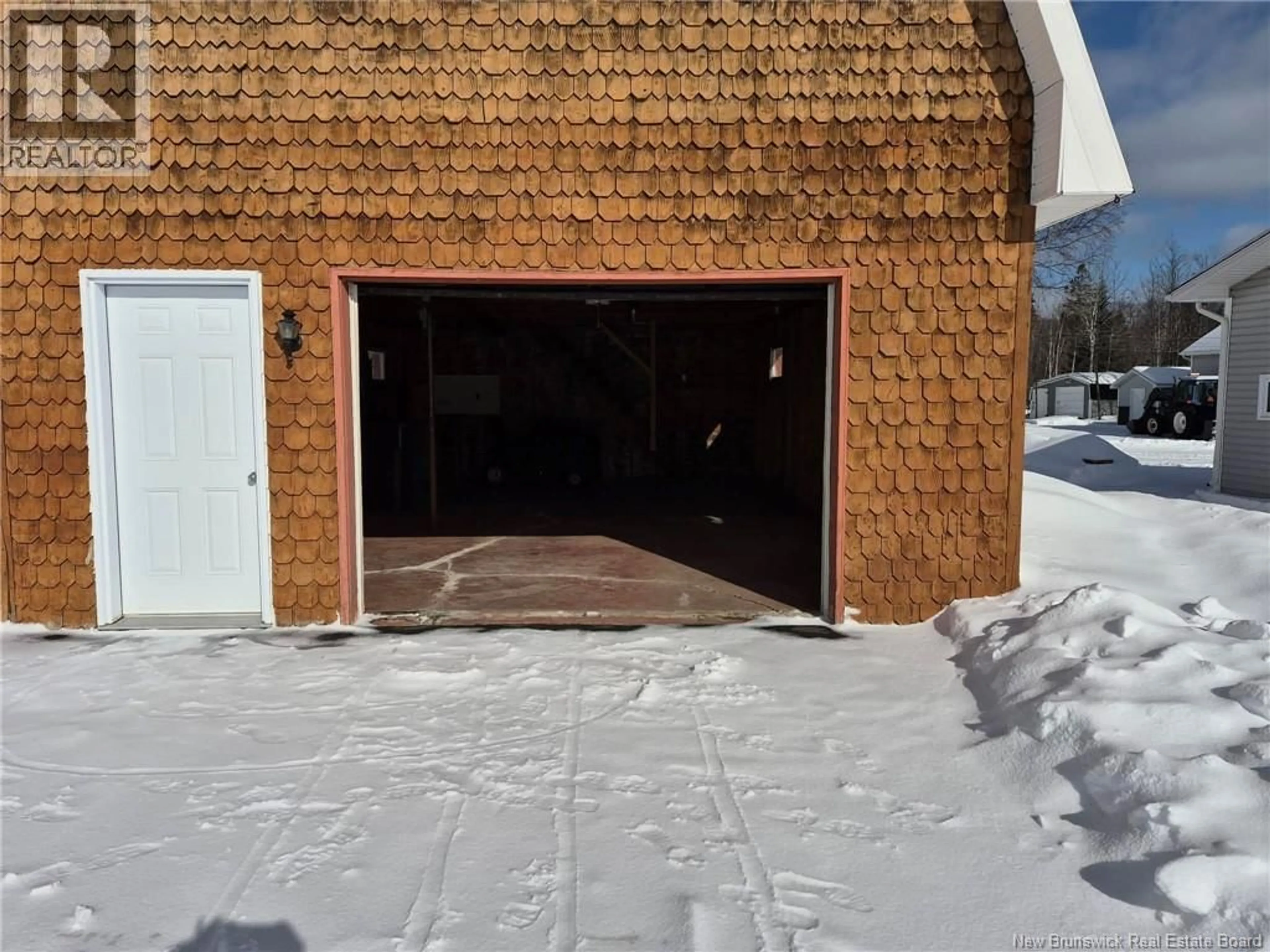 Indoor garage for 368 RUE DU MOULIN, Nigadoo New Brunswick E8K3W1