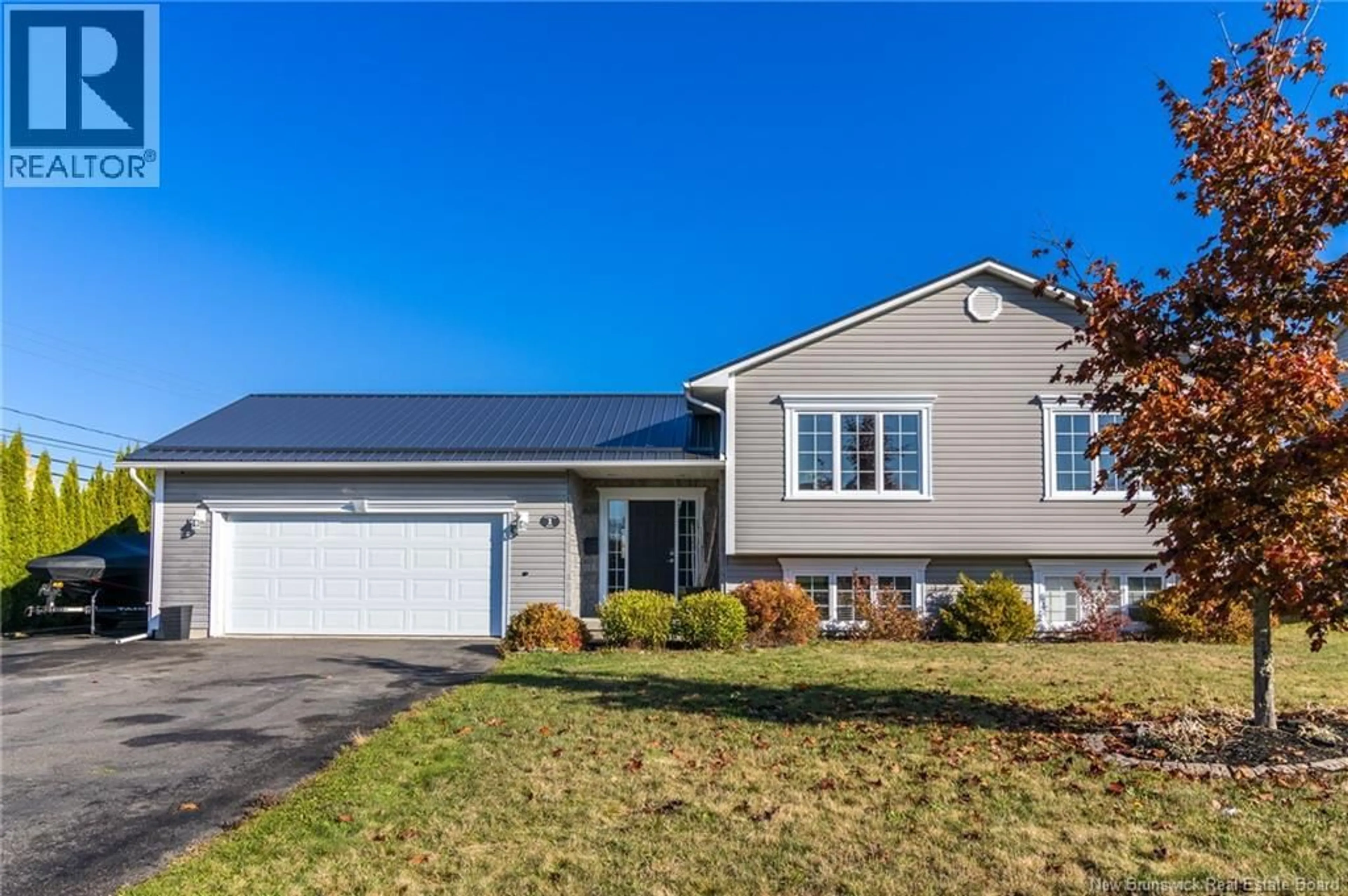 Home with vinyl exterior material, street for 1 HALLIHAN DRIVE, Oromocto New Brunswick E2V0C1