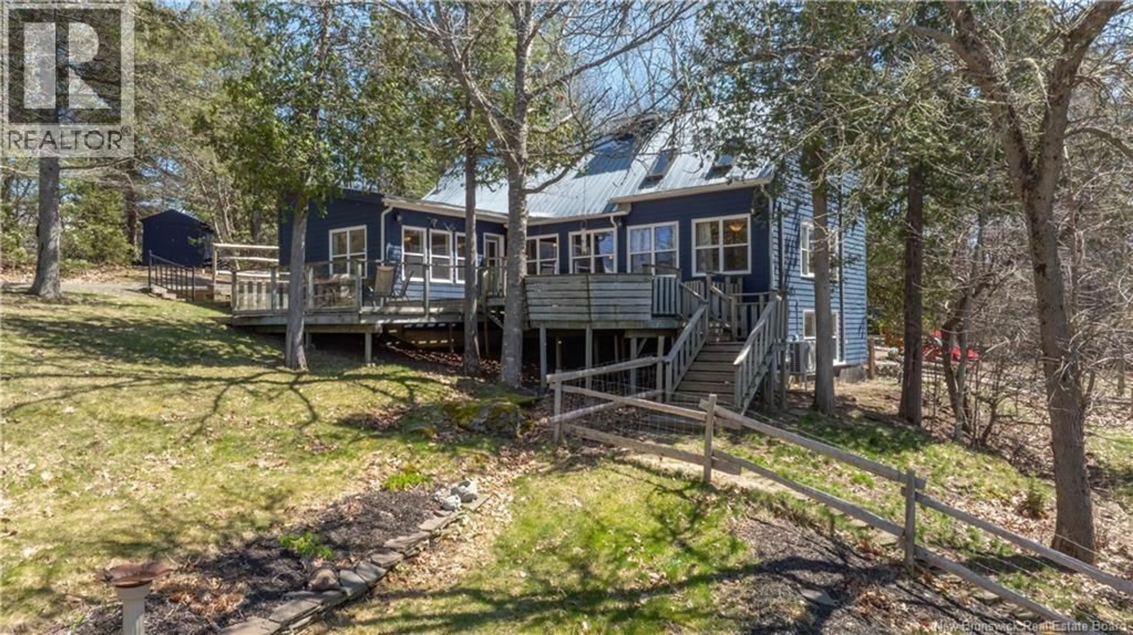 A pic from outside/outdoor area/front of a property/back of a property/a pic from drone, water/lake/river/ocean view for 1588 SCENIC NARROWS BOULEVARD, Cambridge-Narrows New Brunswick E4C2P2