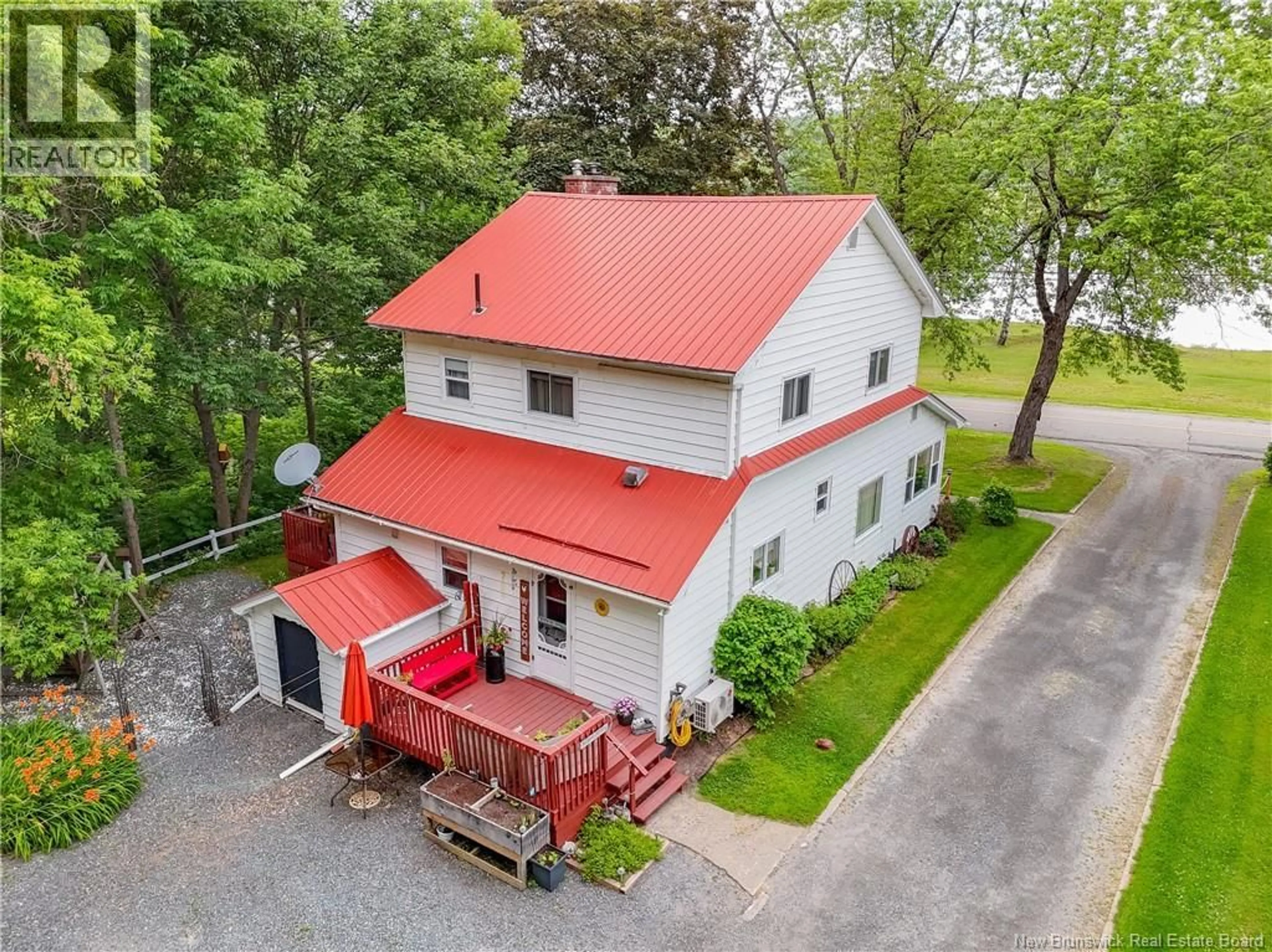 A pic from outside/outdoor area/front of a property/back of a property/a pic from drone, unknown for 501 OTIS DRIVE, Nackawic New Brunswick E6G1H5