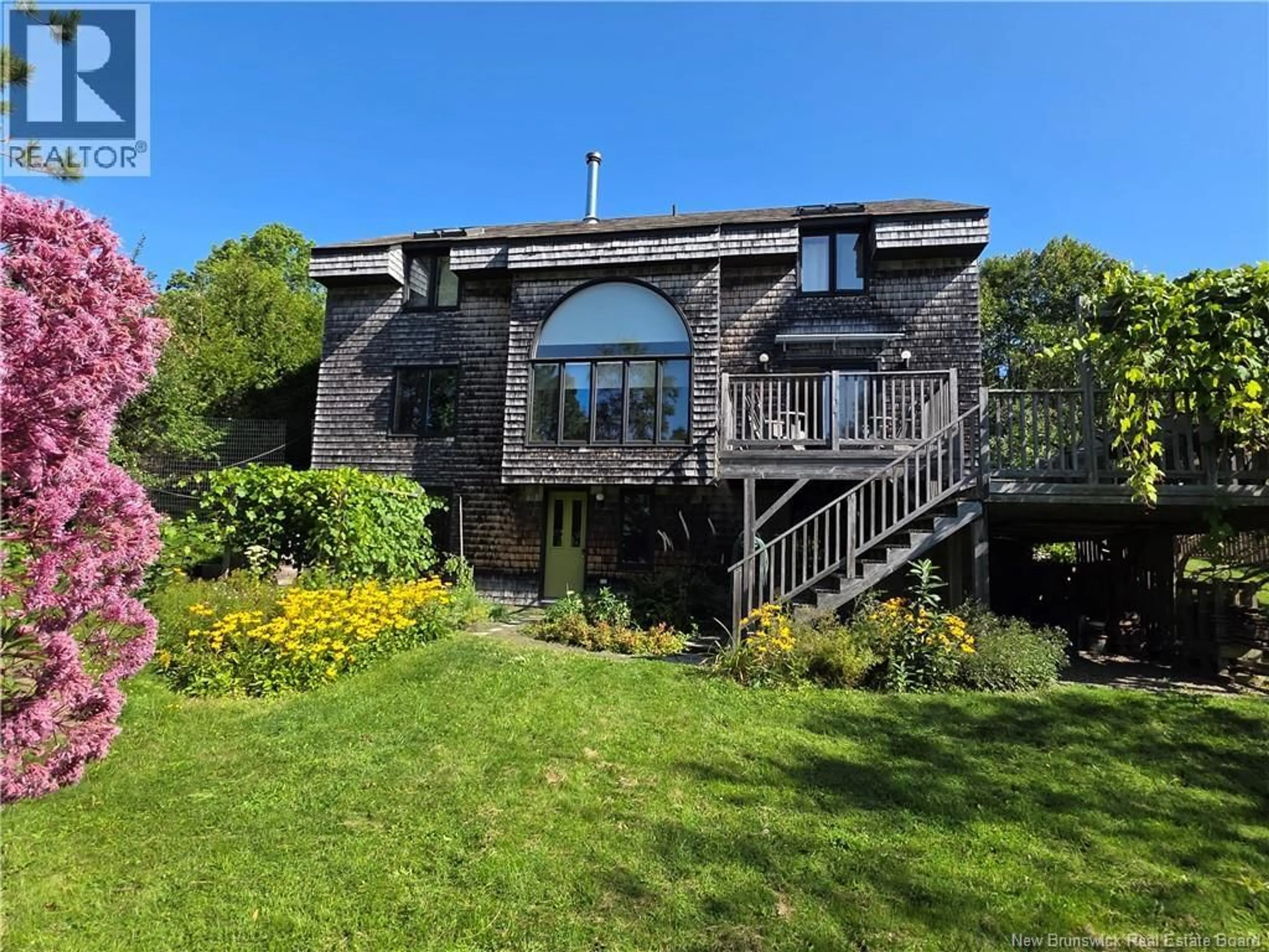 A pic from outside/outdoor area/front of a property/back of a property/a pic from drone, unknown for 73 PARR STREET, Saint Andrews New Brunswick E5B1K6