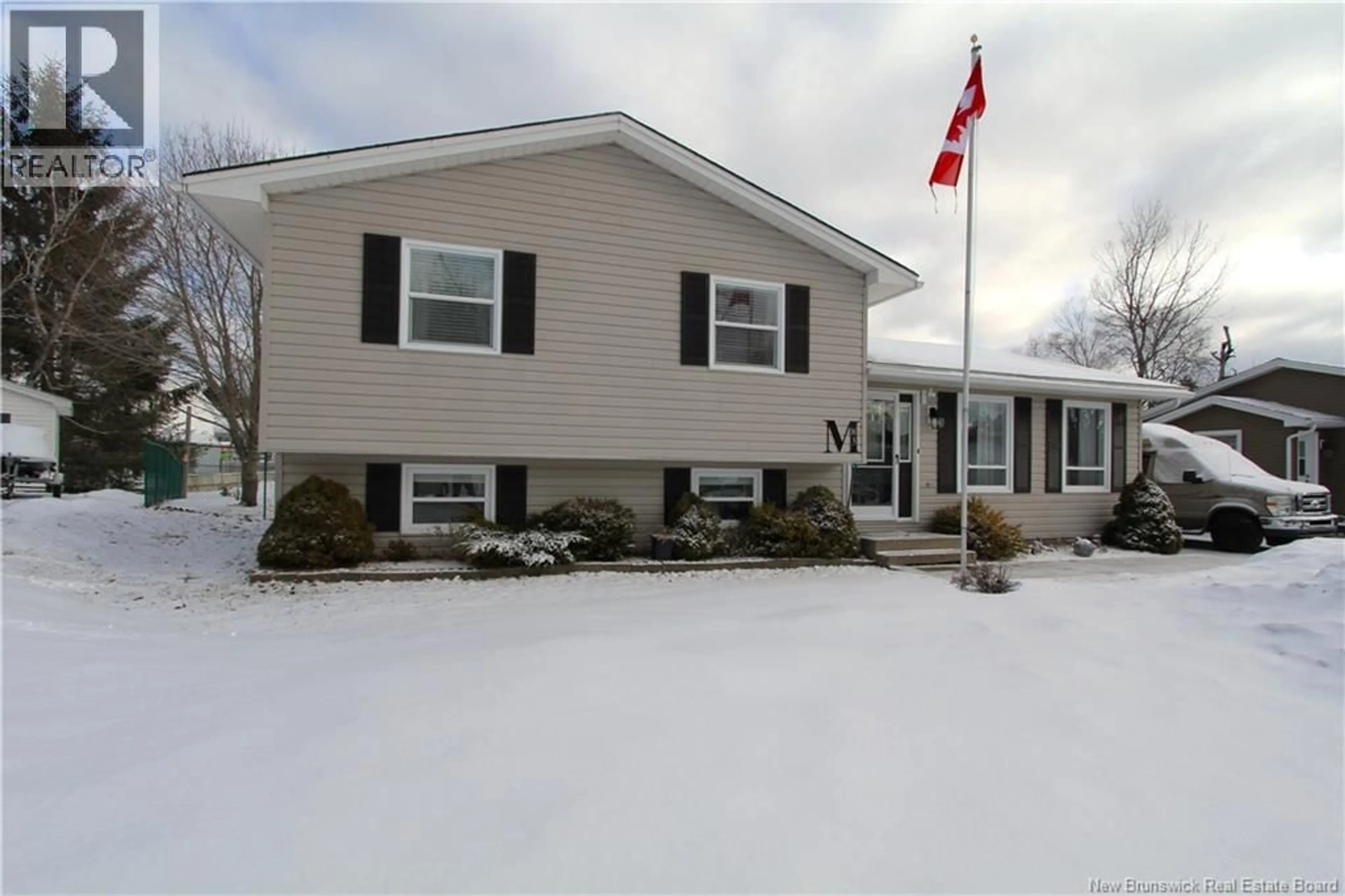 Home with vinyl exterior material, street for 83 MOUNTFIELD CRESCENT, Saint John New Brunswick E2M5R4
