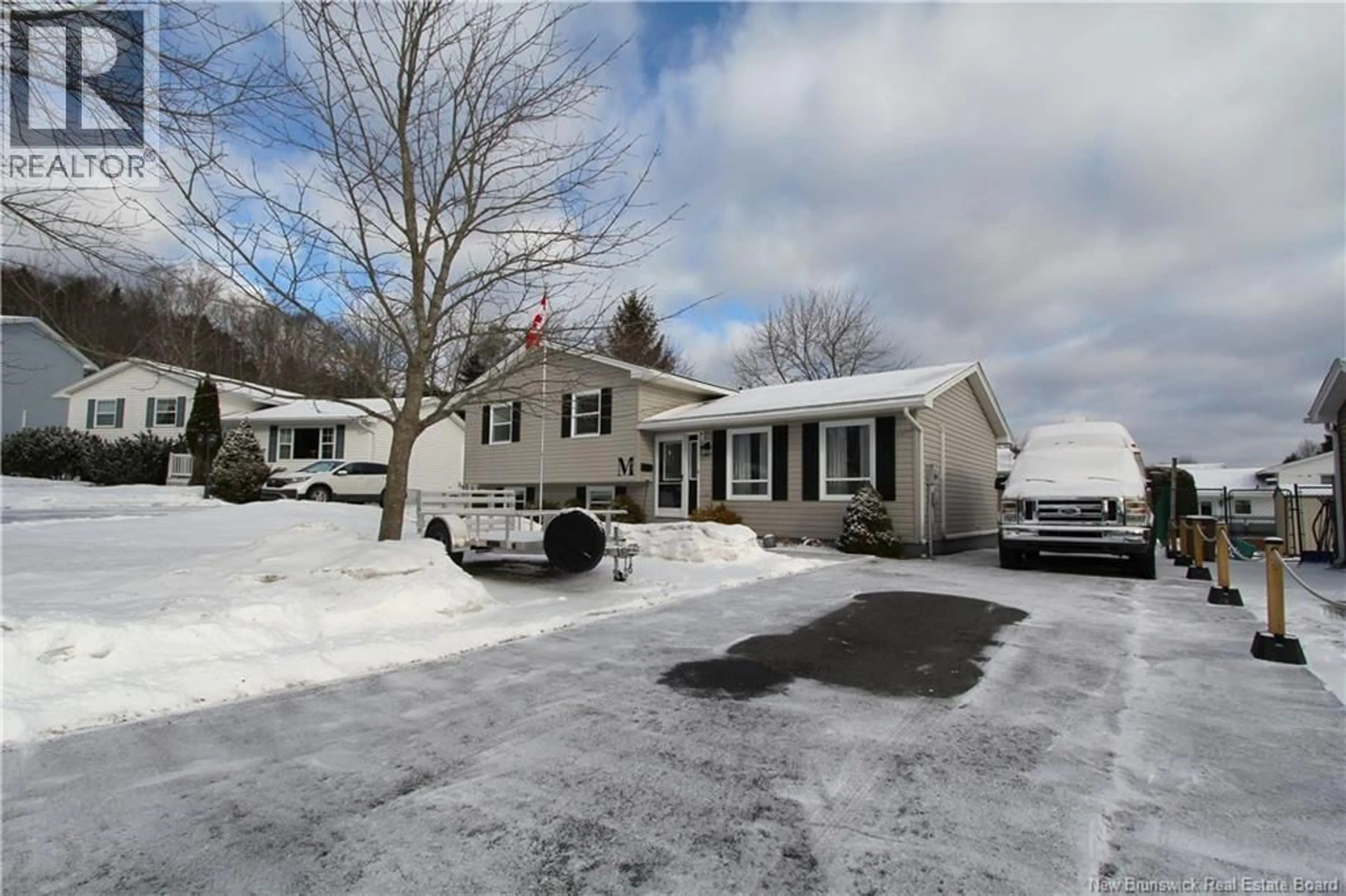 A pic from outside/outdoor area/front of a property/back of a property/a pic from drone, street for 83 MOUNTFIELD CRESCENT, Saint John New Brunswick E2M5R4