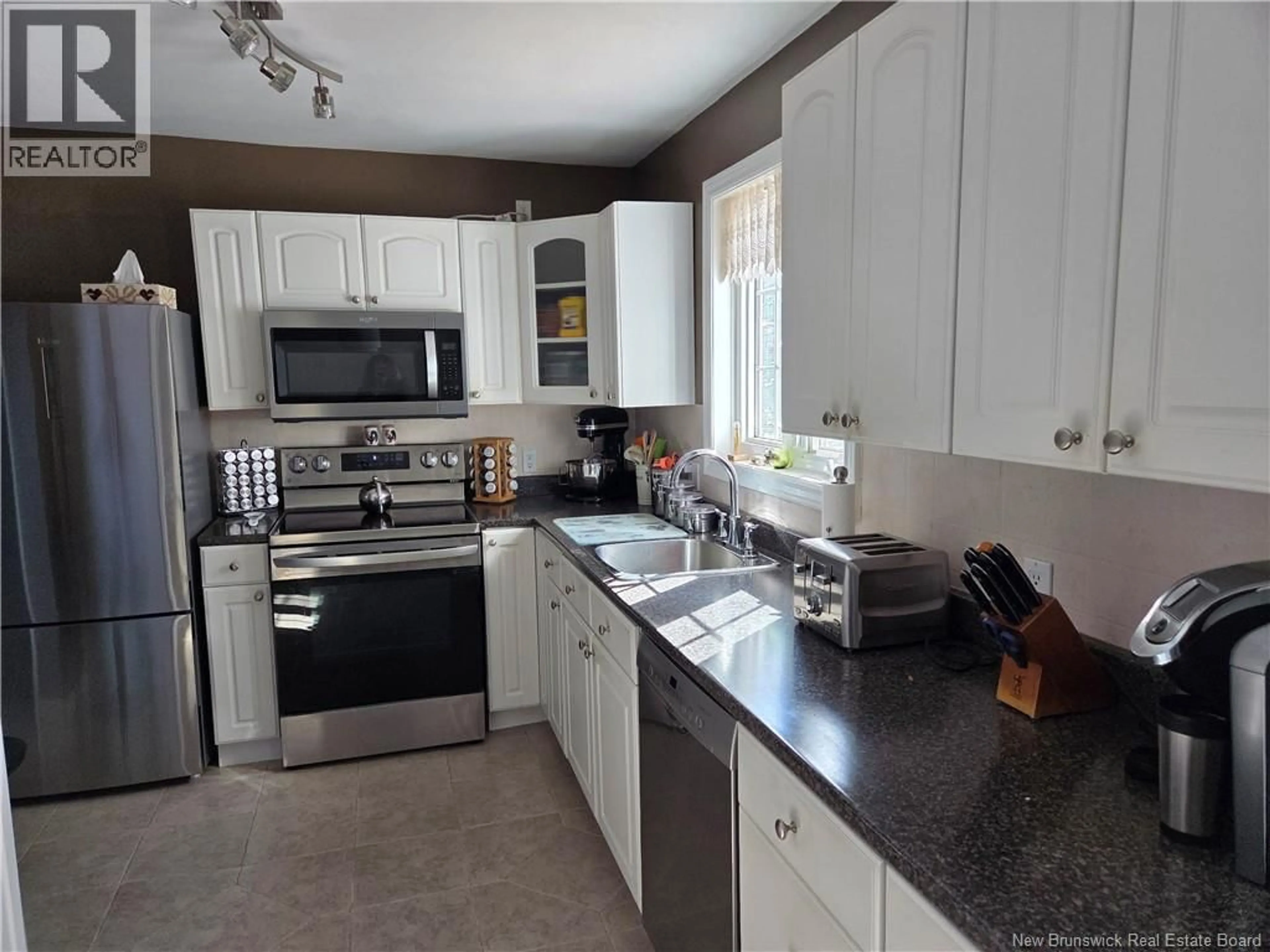 Standard kitchen, unknown for 22 BOYD AVENUE, Moncton New Brunswick E1A4C3