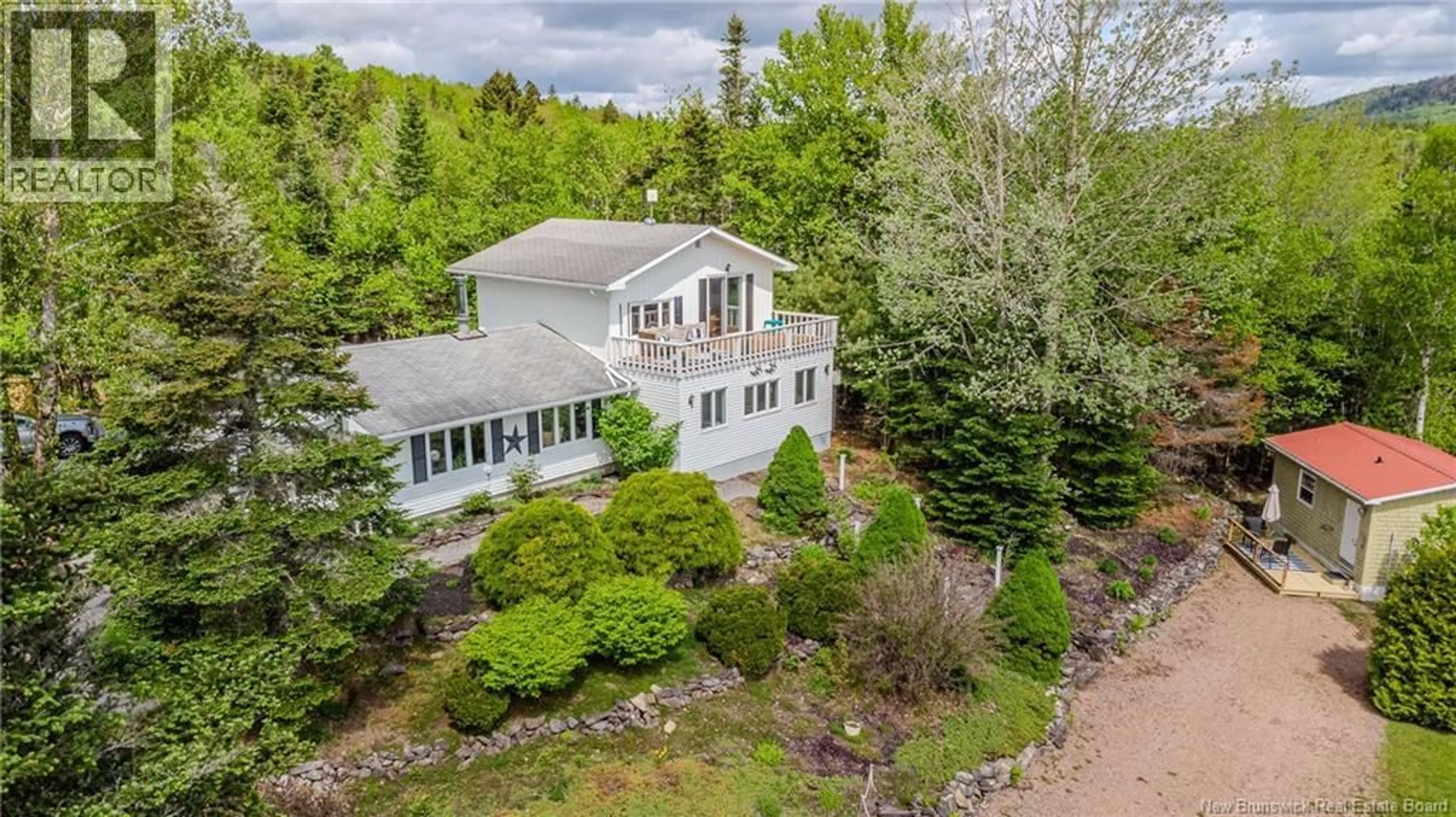 A pic from outside/outdoor area/front of a property/back of a property/a pic from drone, water/lake/river/ocean view for 529 GLEBE ROAD, Saint Andrews New Brunswick E5B3C1