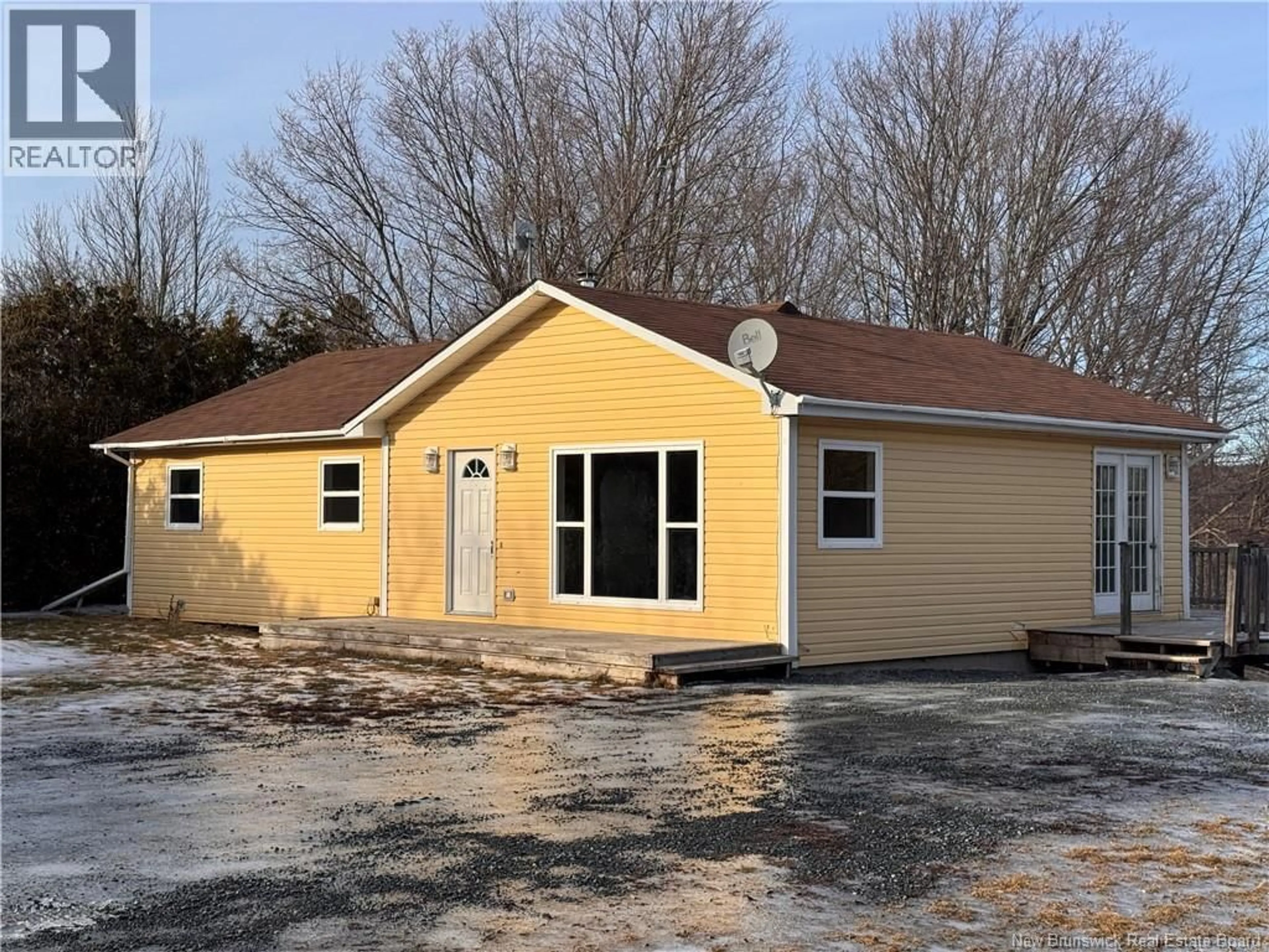 Home with vinyl exterior material, building for 6155 ROUTE 102 HWY, Prince William New Brunswick E6K2S5