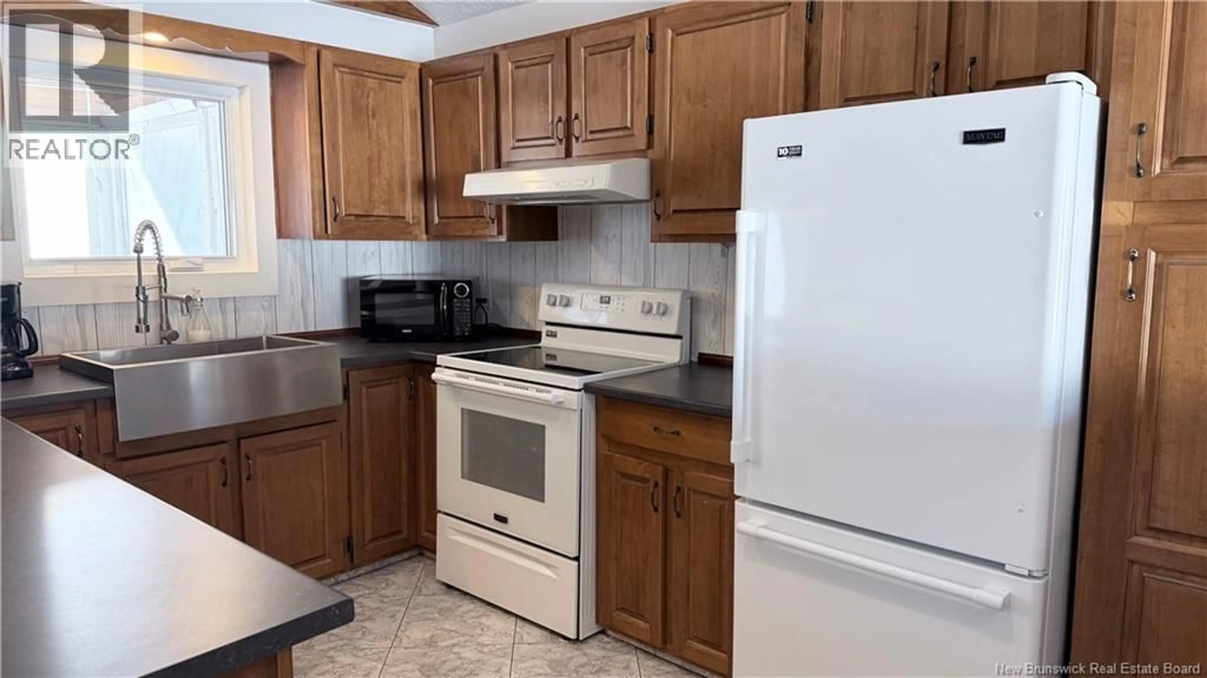 Standard kitchen, unknown for 2104 COMMERCIALE, Saint-François-de-Madawaska New Brunswick E7A1B4