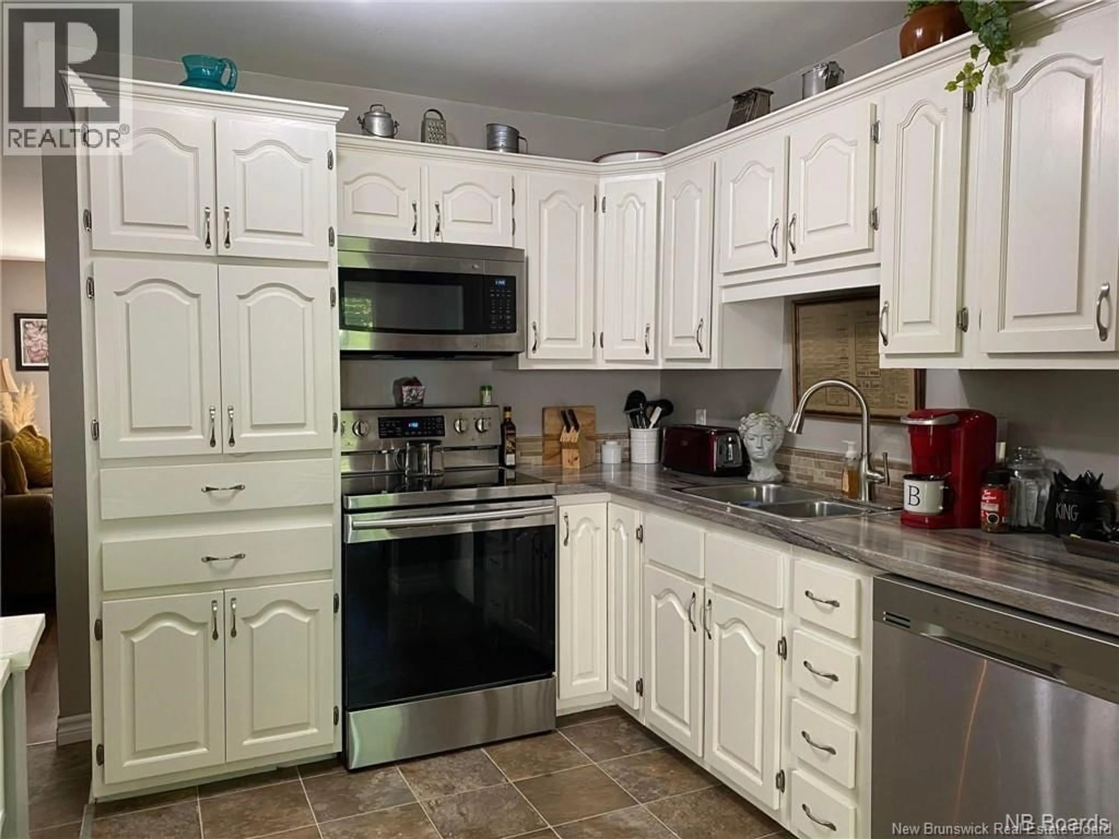 Standard kitchen, unknown for 629 OLD KING GEORGE HWY, Miramichi New Brunswick E1V1K6