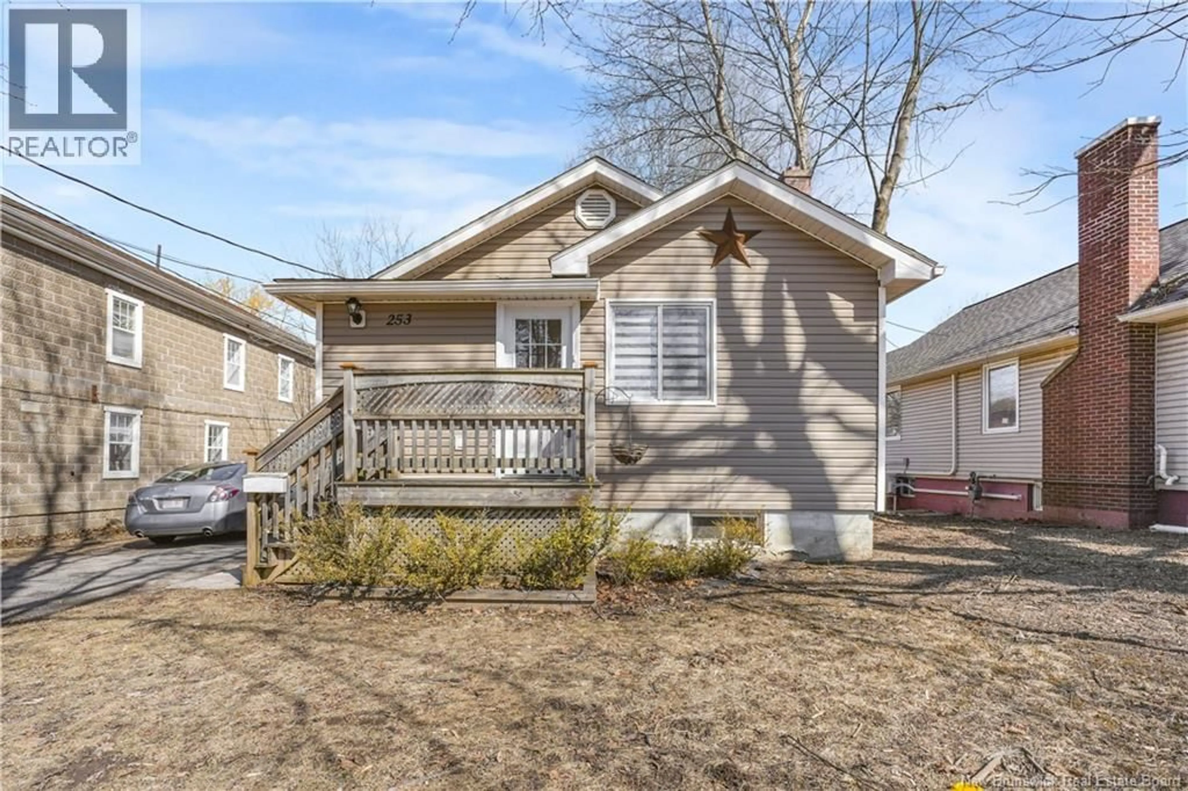 Home with vinyl exterior material, street for 253 DUNDONALD STREET, Fredericton New Brunswick E3B1X1