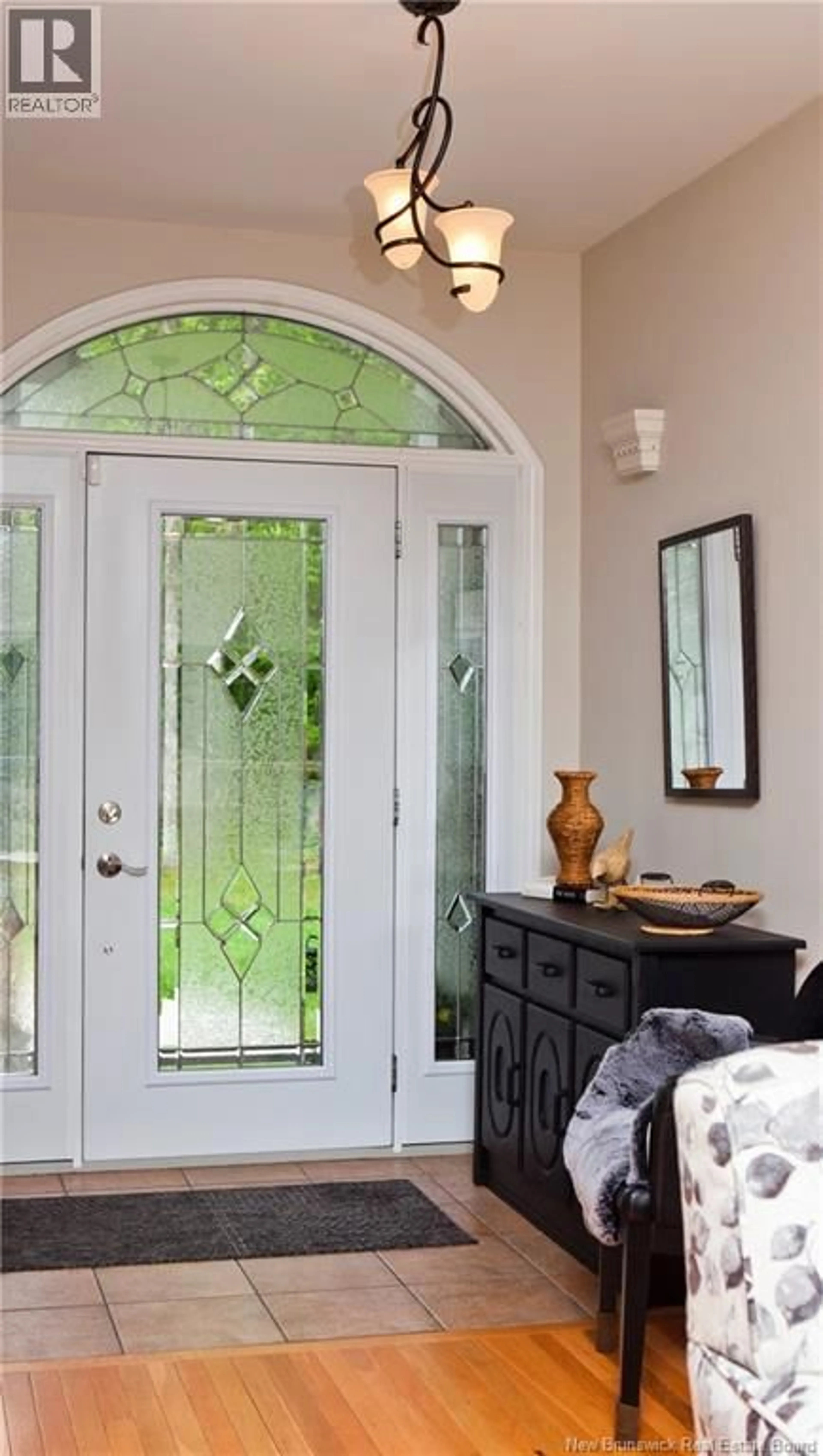 Indoor entryway for 5189 105 ROUTE, Grafton New Brunswick E7N1S3